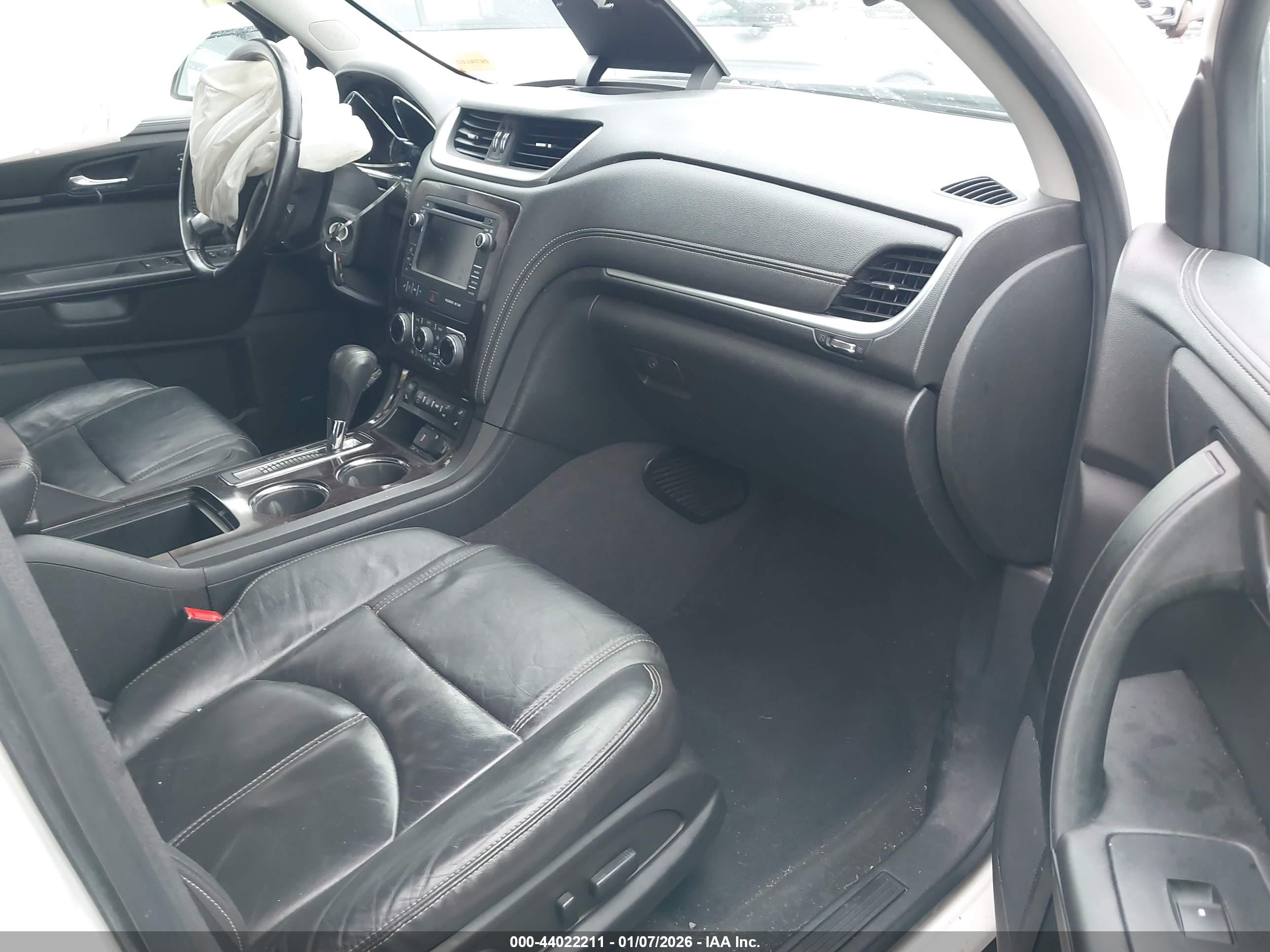 CHEVROLET TRAVERSE image 5