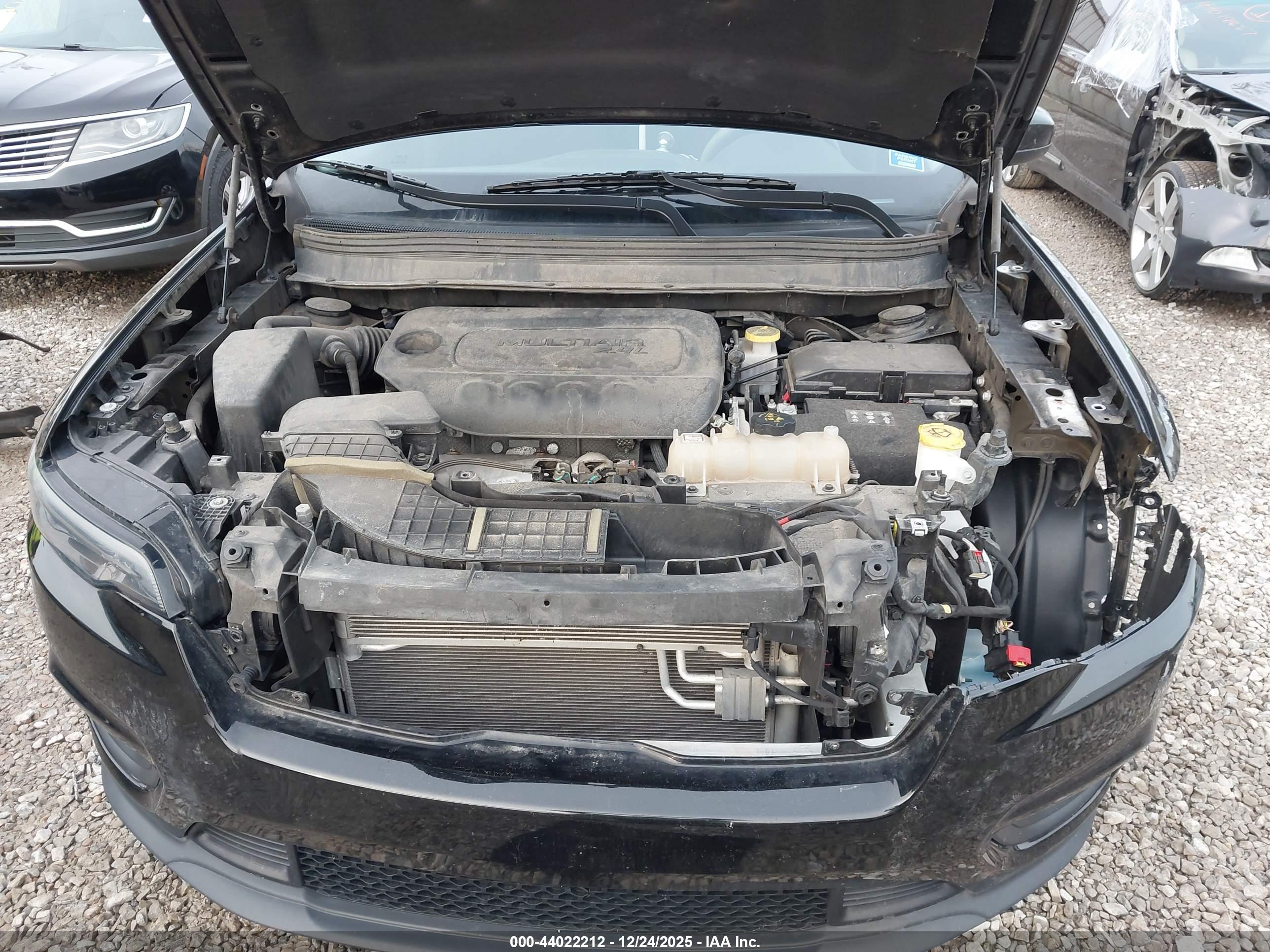 JEEP CHEROKEE image 10