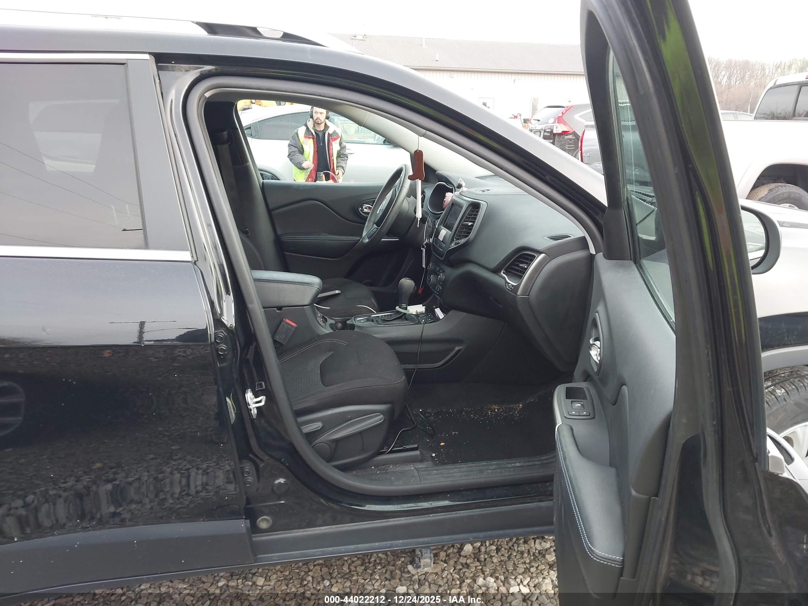 JEEP CHEROKEE image 5