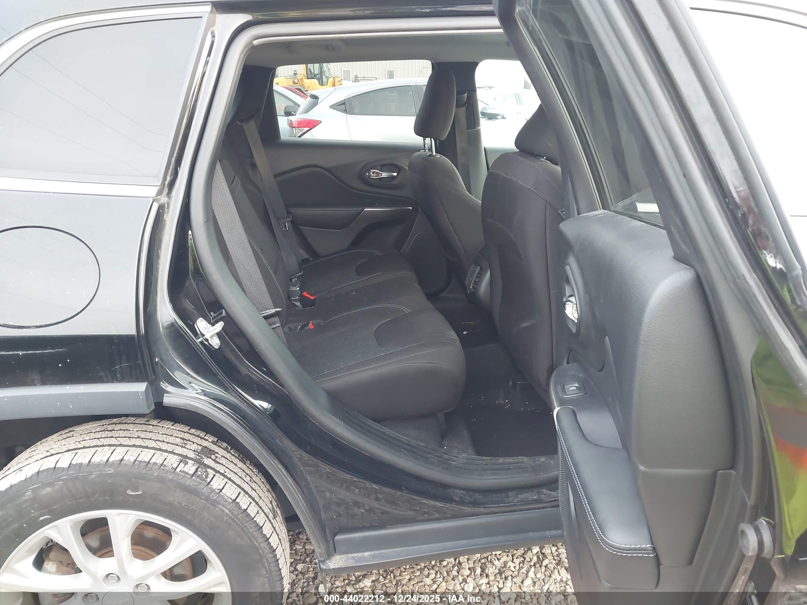 JEEP CHEROKEE image 8