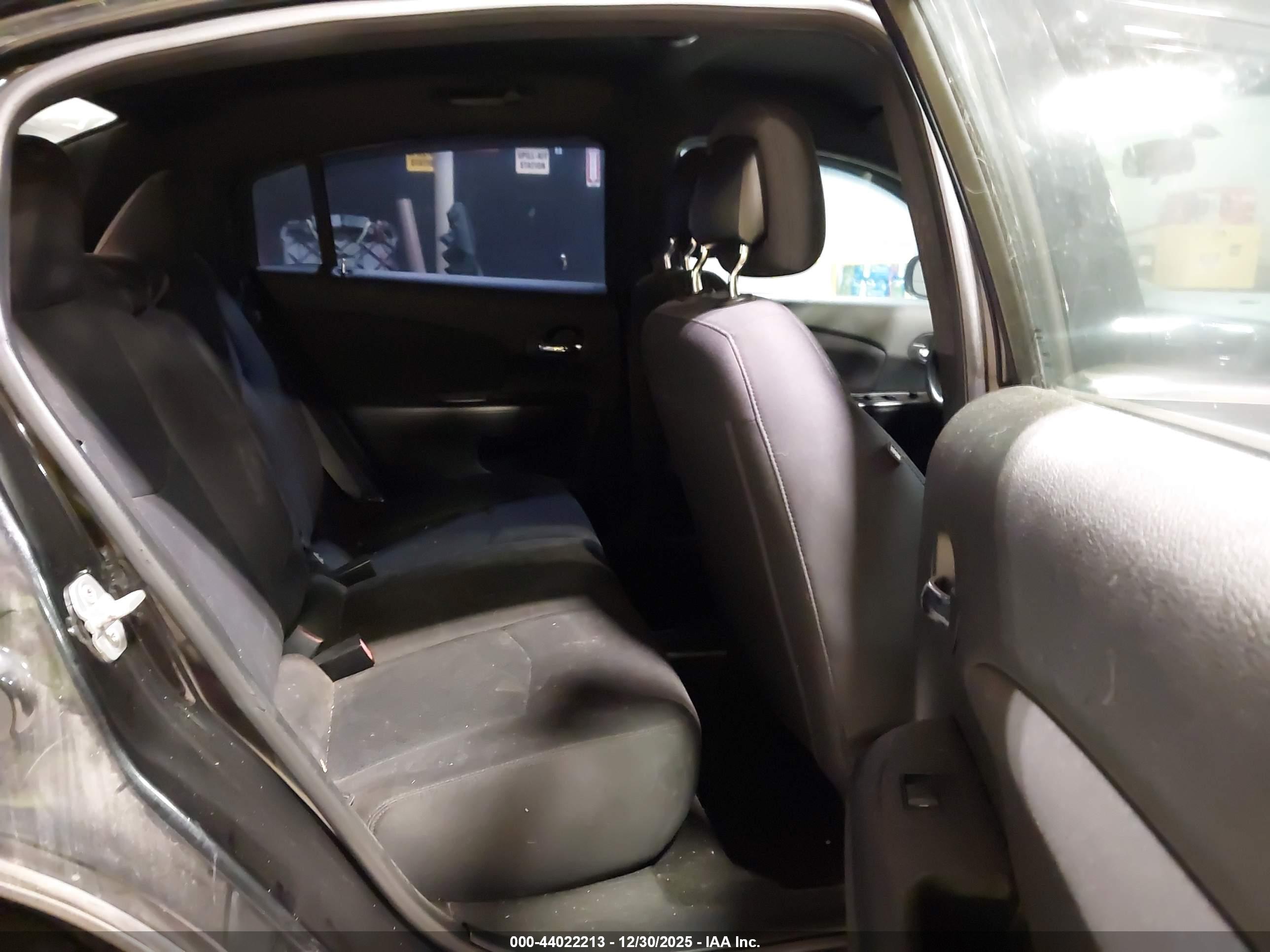 CHRYSLER 200 image 8
