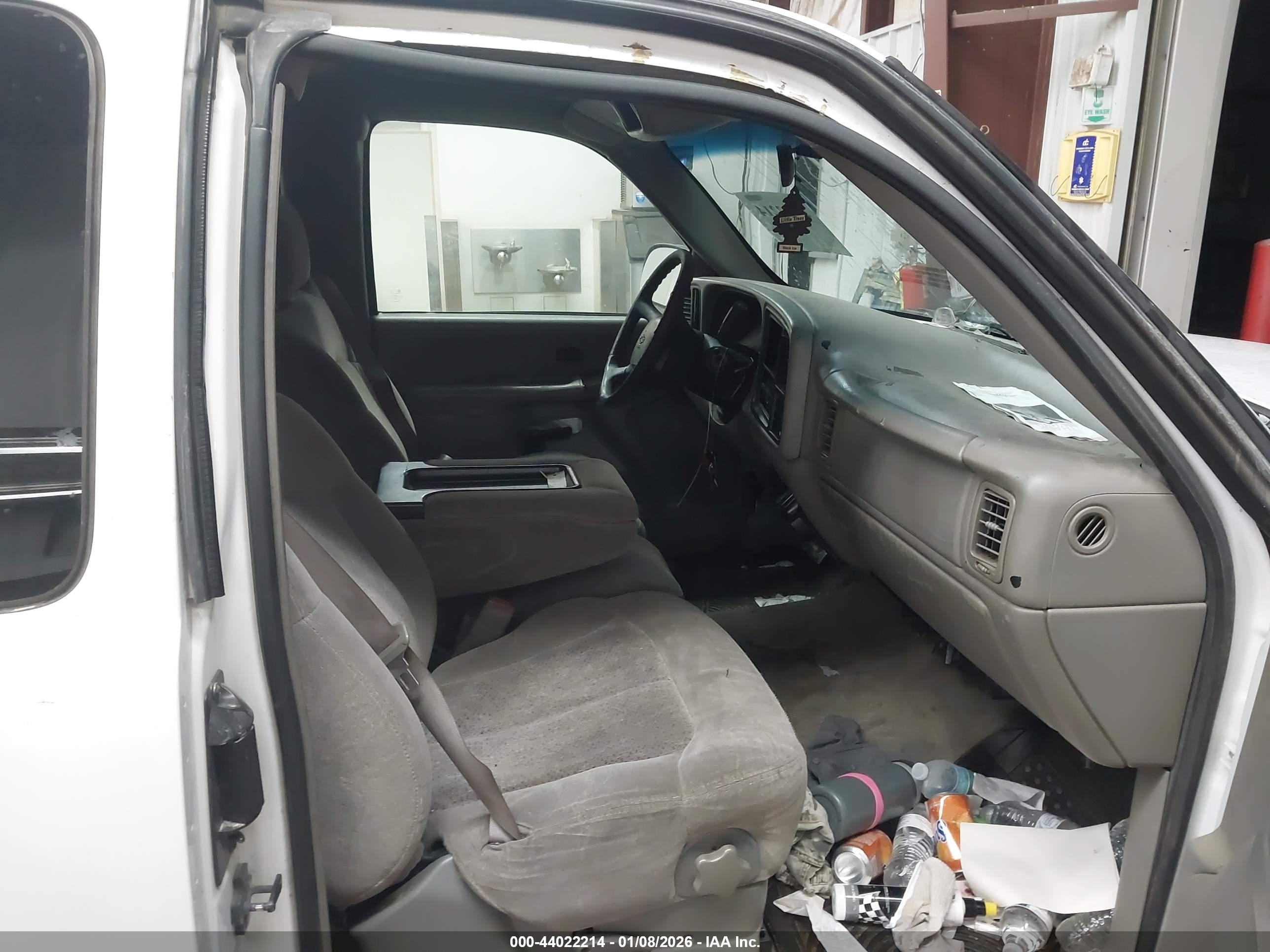 CHEVROLET SILVERADO image 5