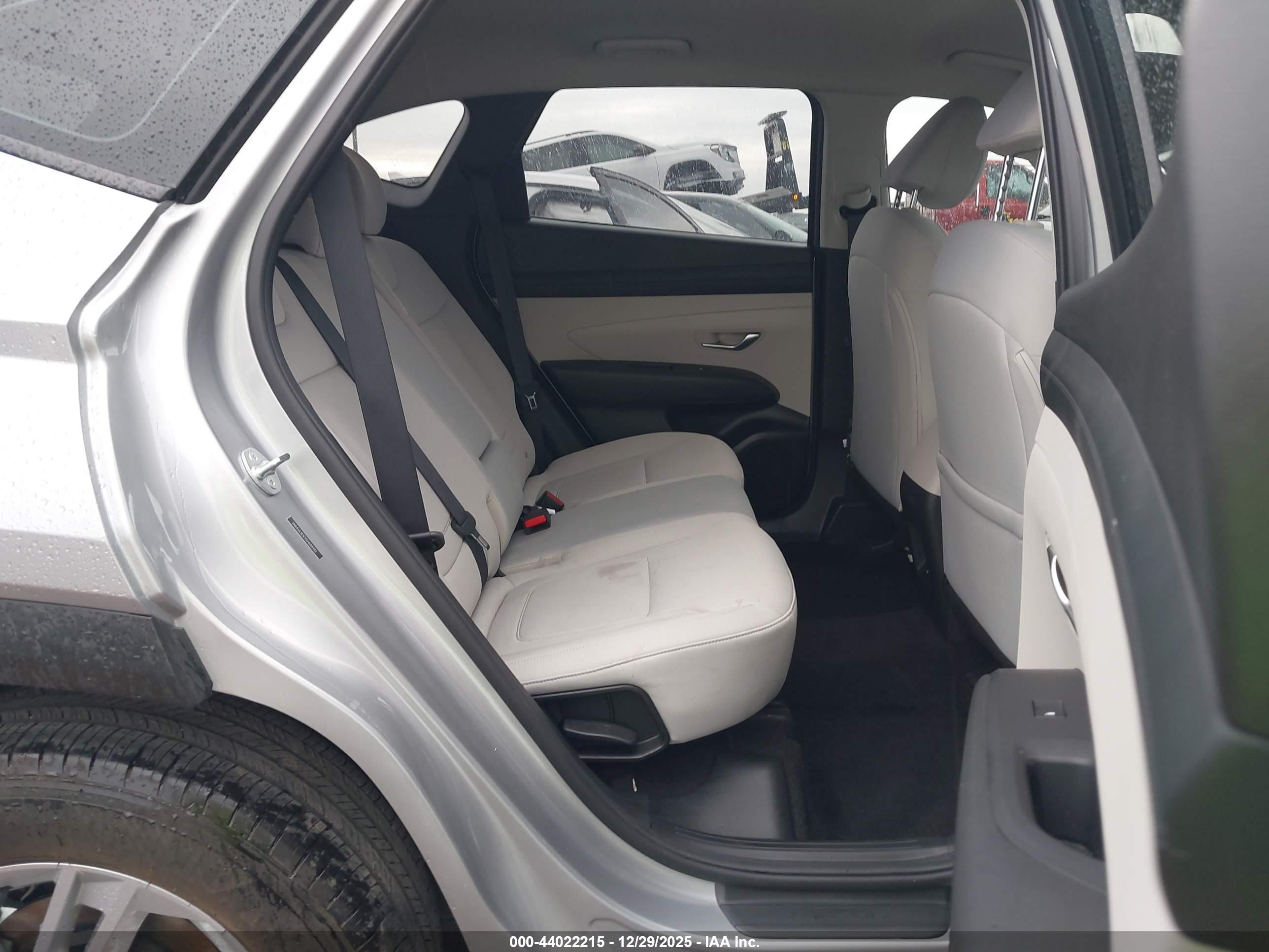 HYUNDAI TUCSON image 8