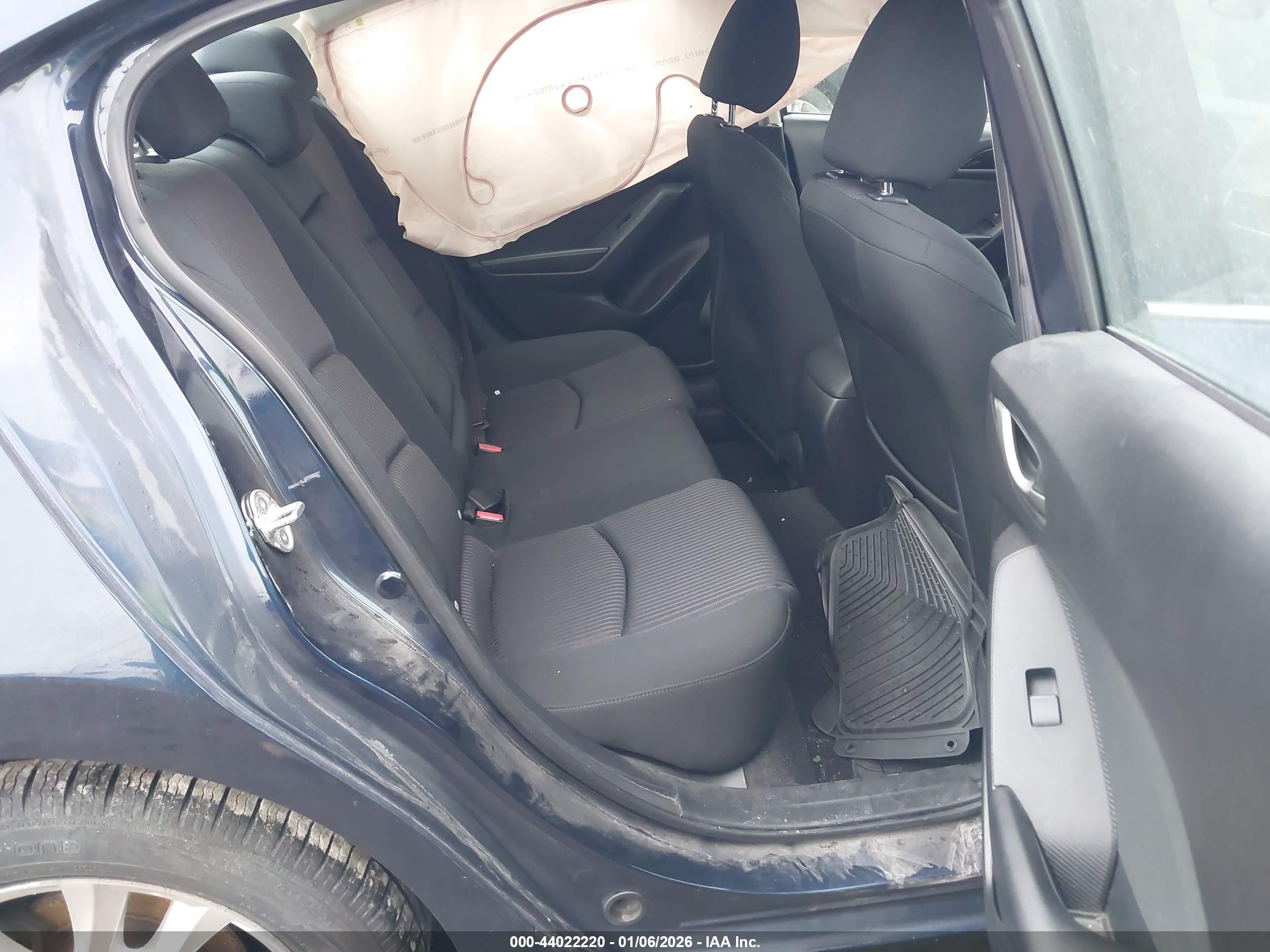 MAZDA MAZDA3 image 8