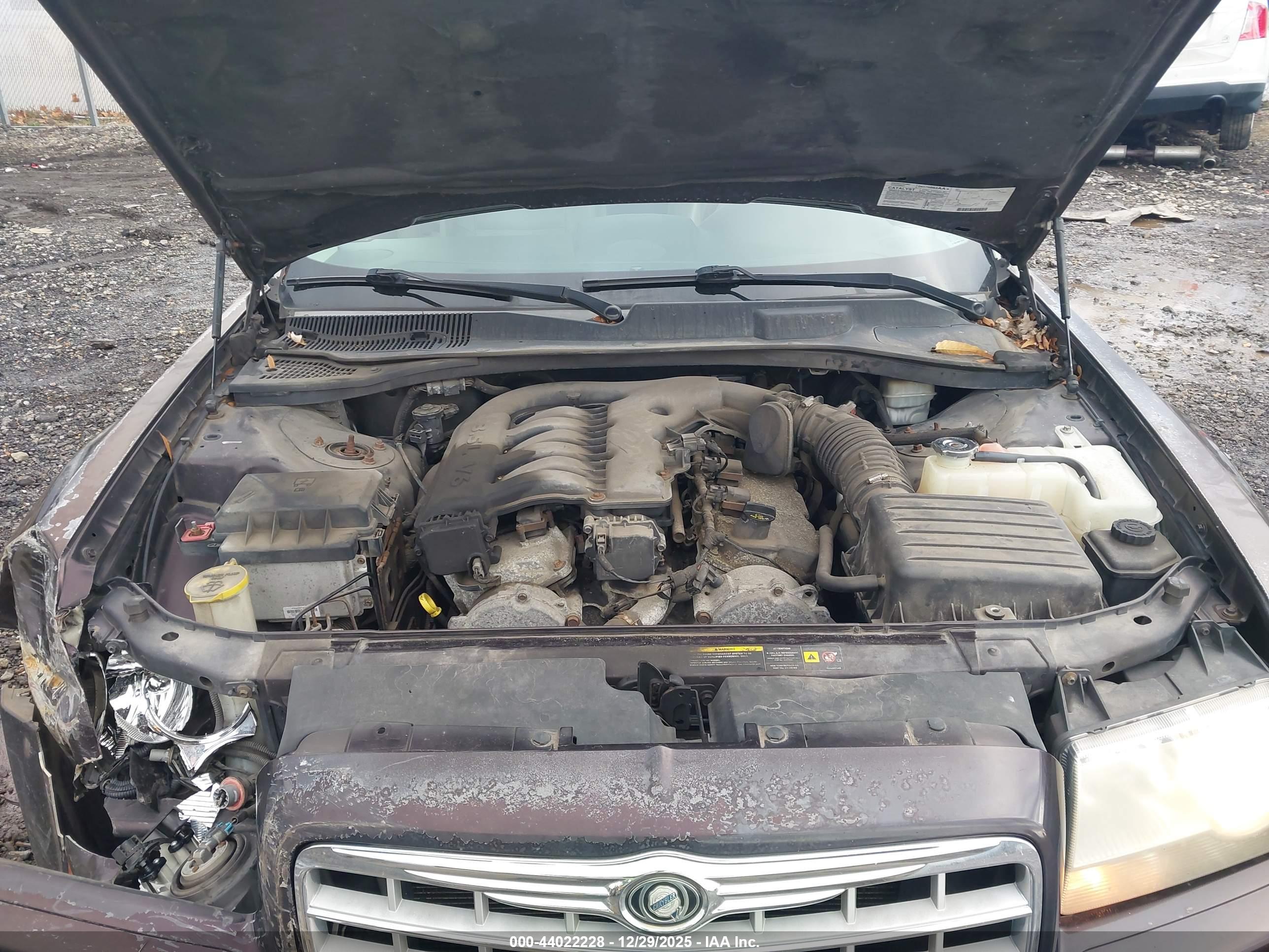 CHRYSLER 300 image 10