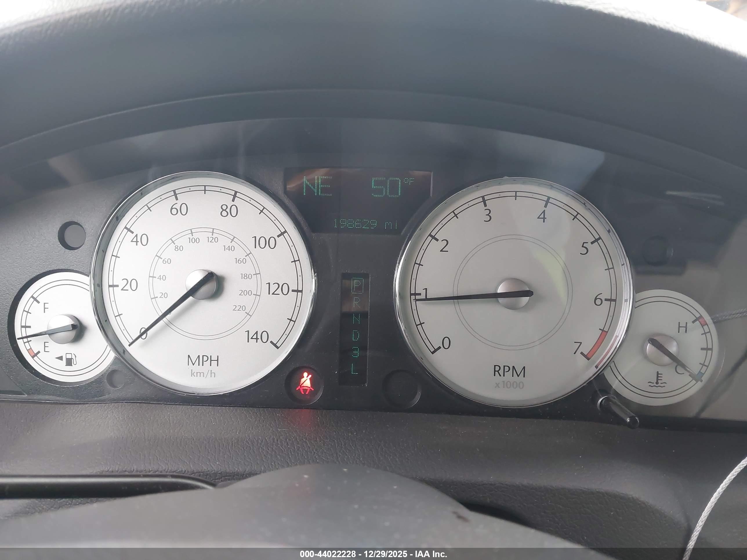 CHRYSLER 300 image 7