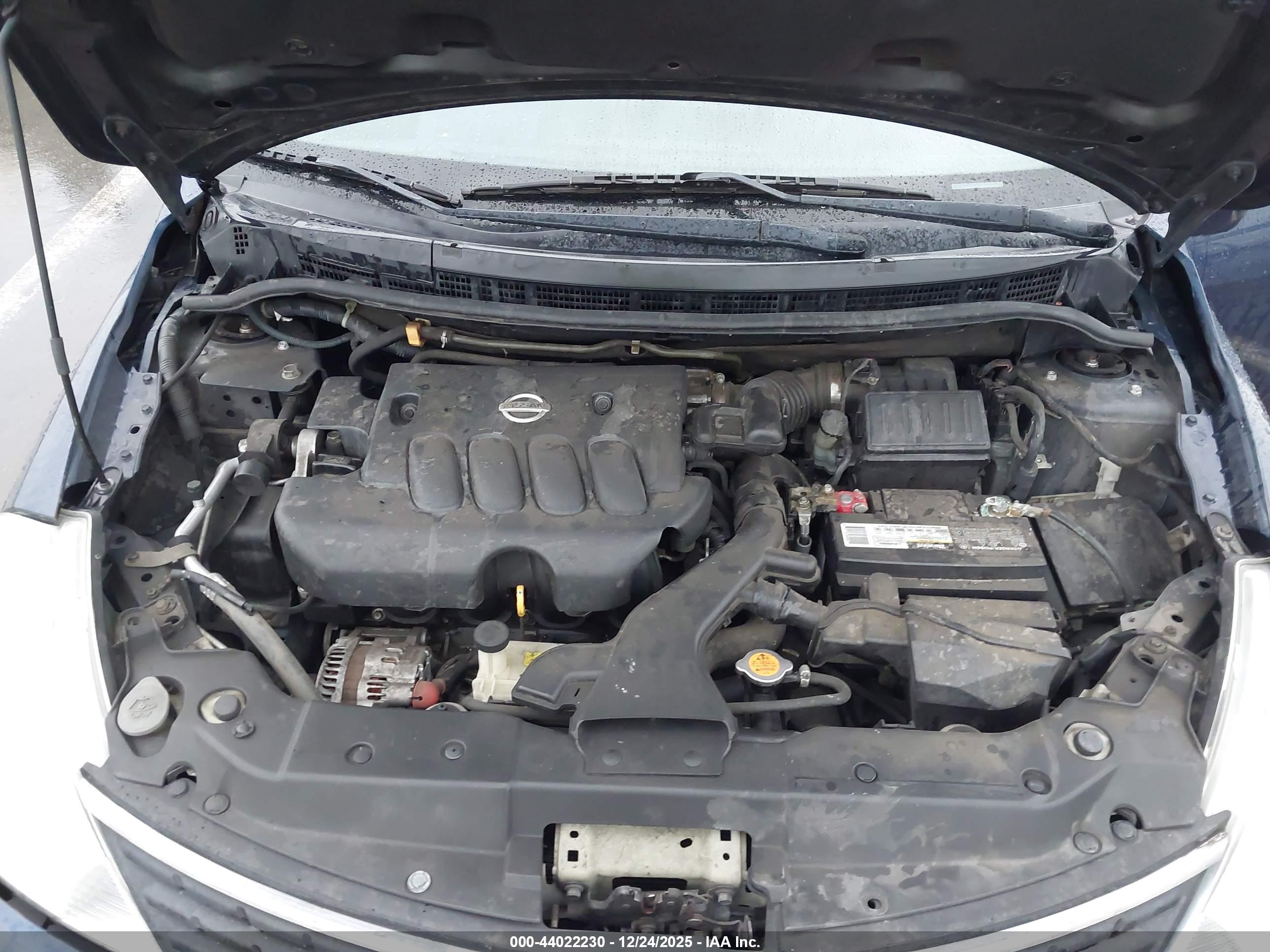 NISSAN VERSA image 10