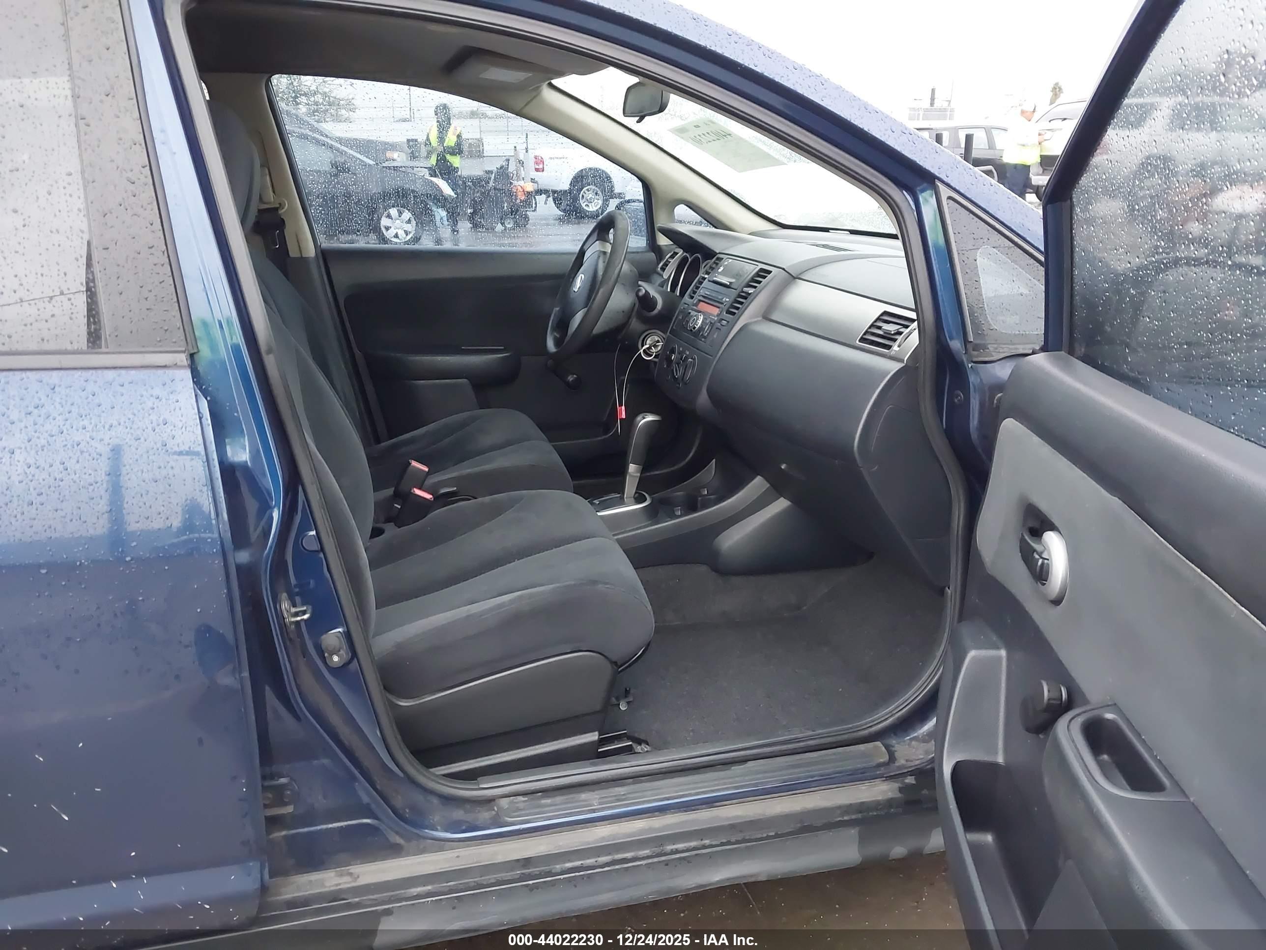 NISSAN VERSA image 5