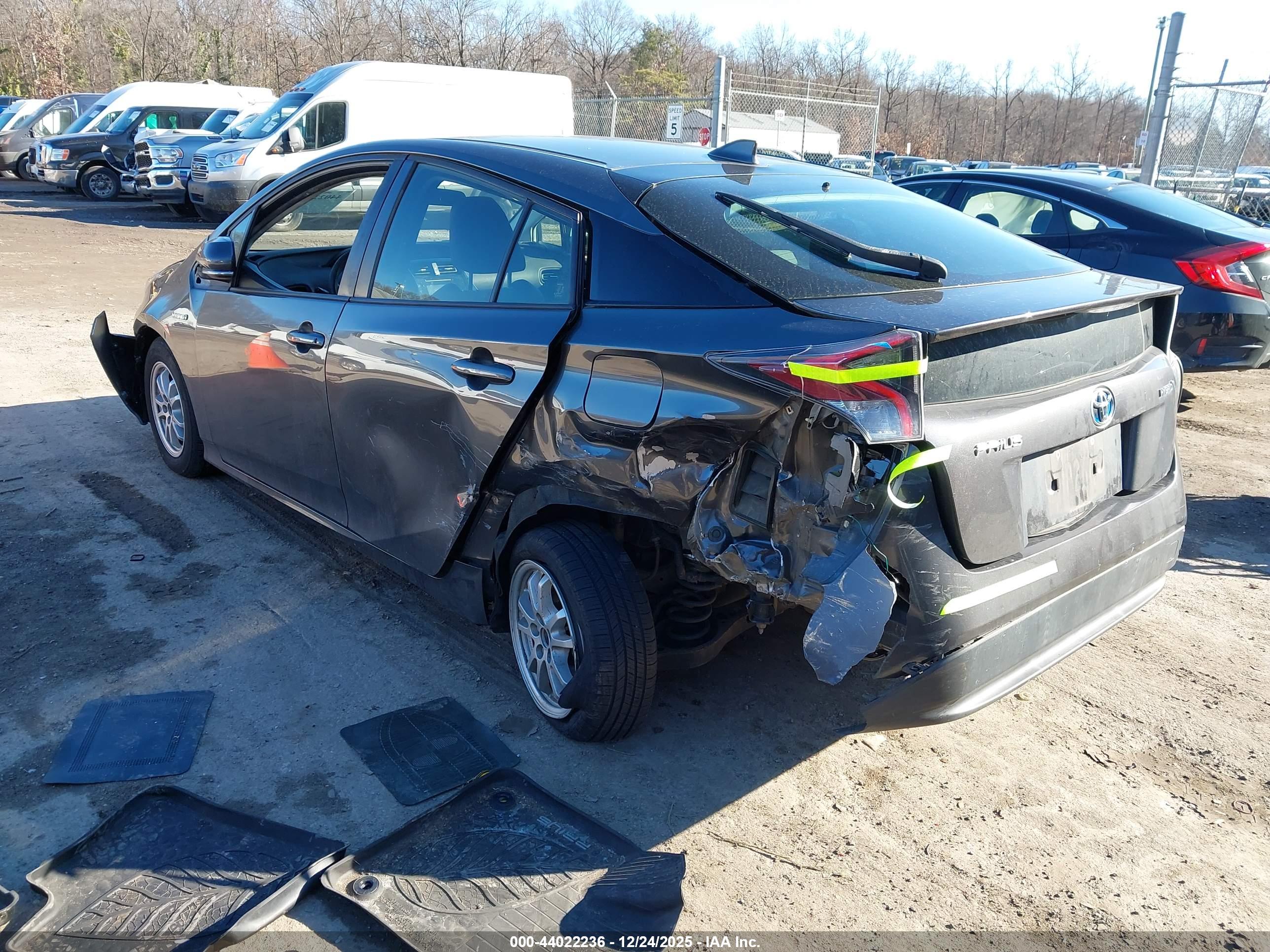 TOYOTA PRIUS image 3