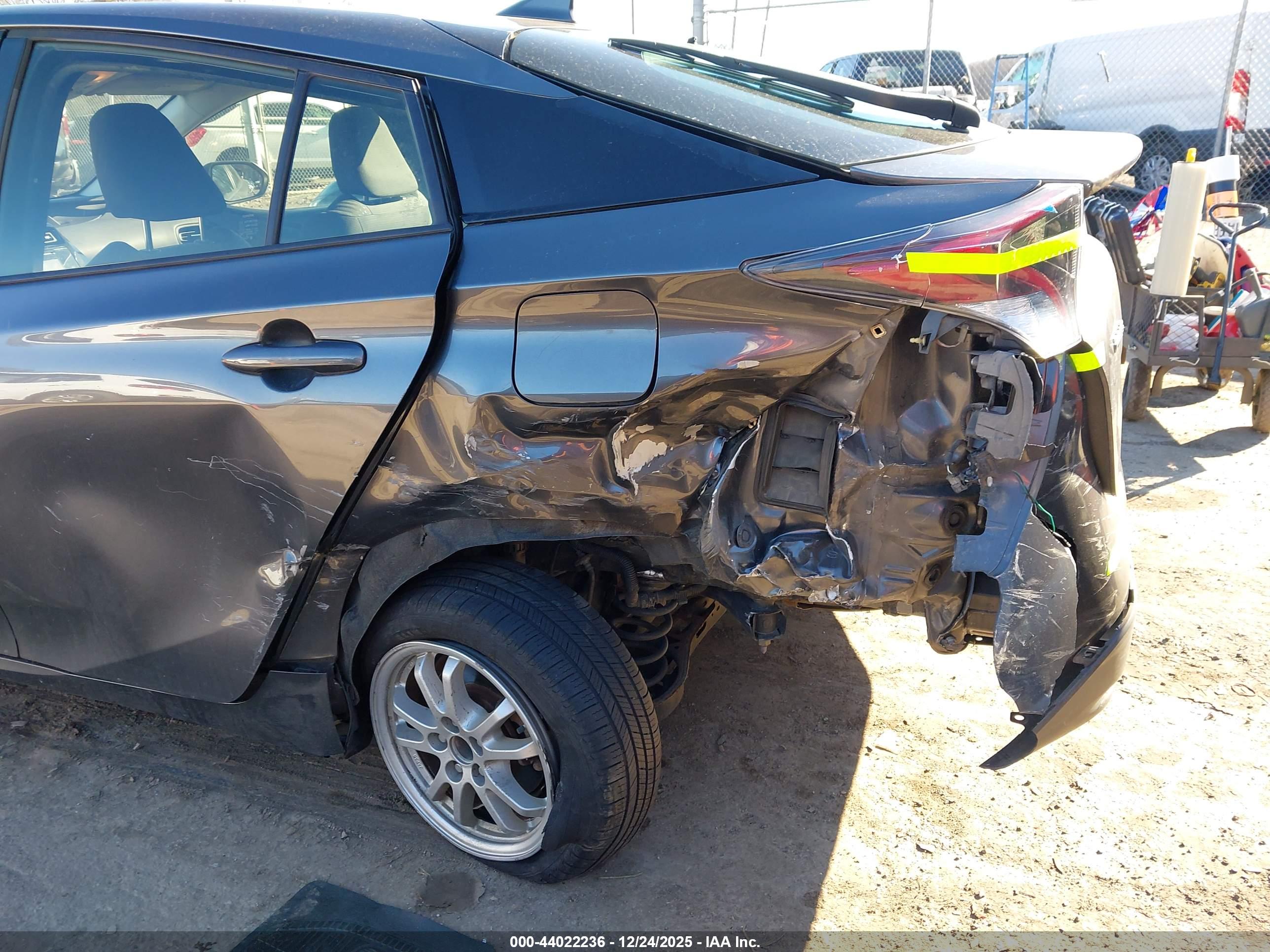 TOYOTA PRIUS image 6