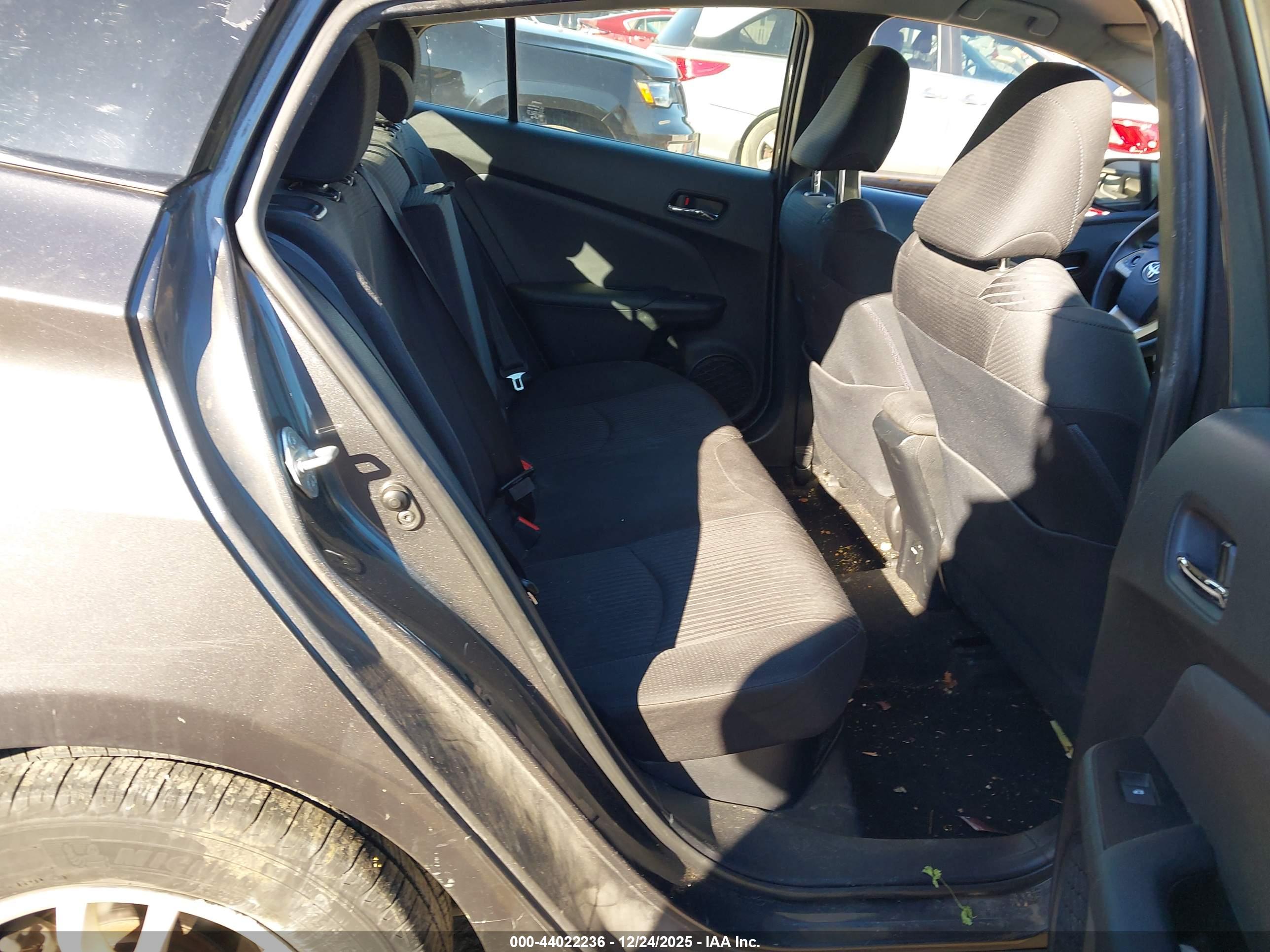 TOYOTA PRIUS image 8