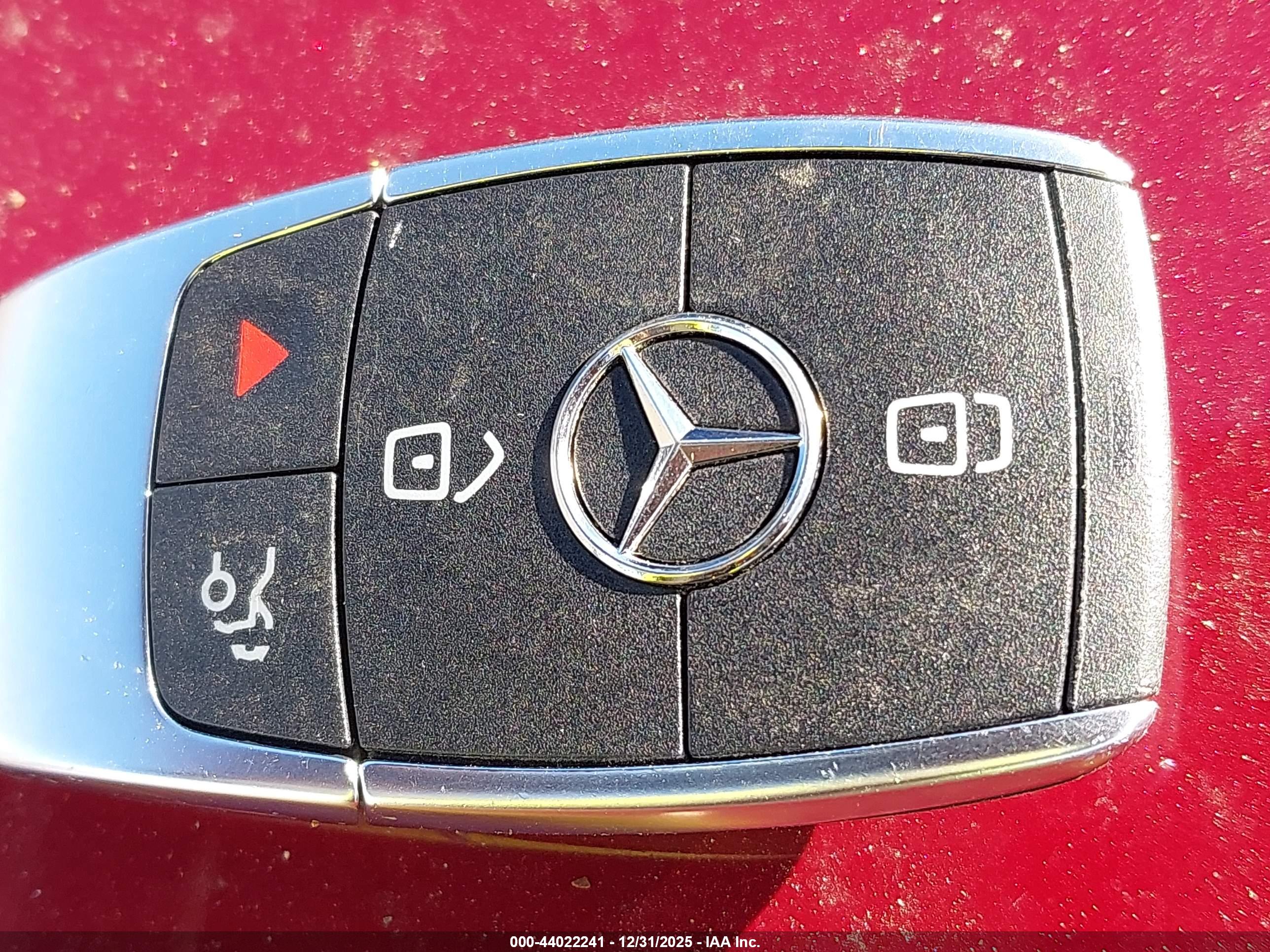 MERCEDES-BENZ GLB image 11