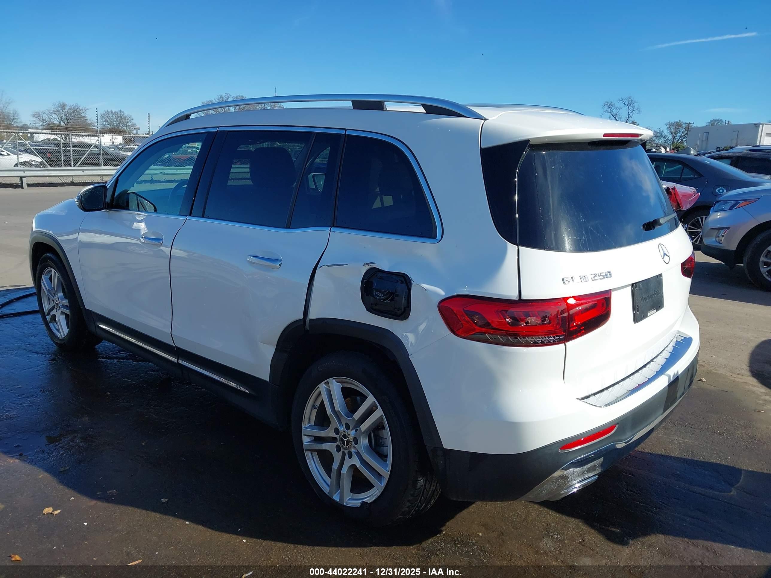MERCEDES-BENZ GLB image 3