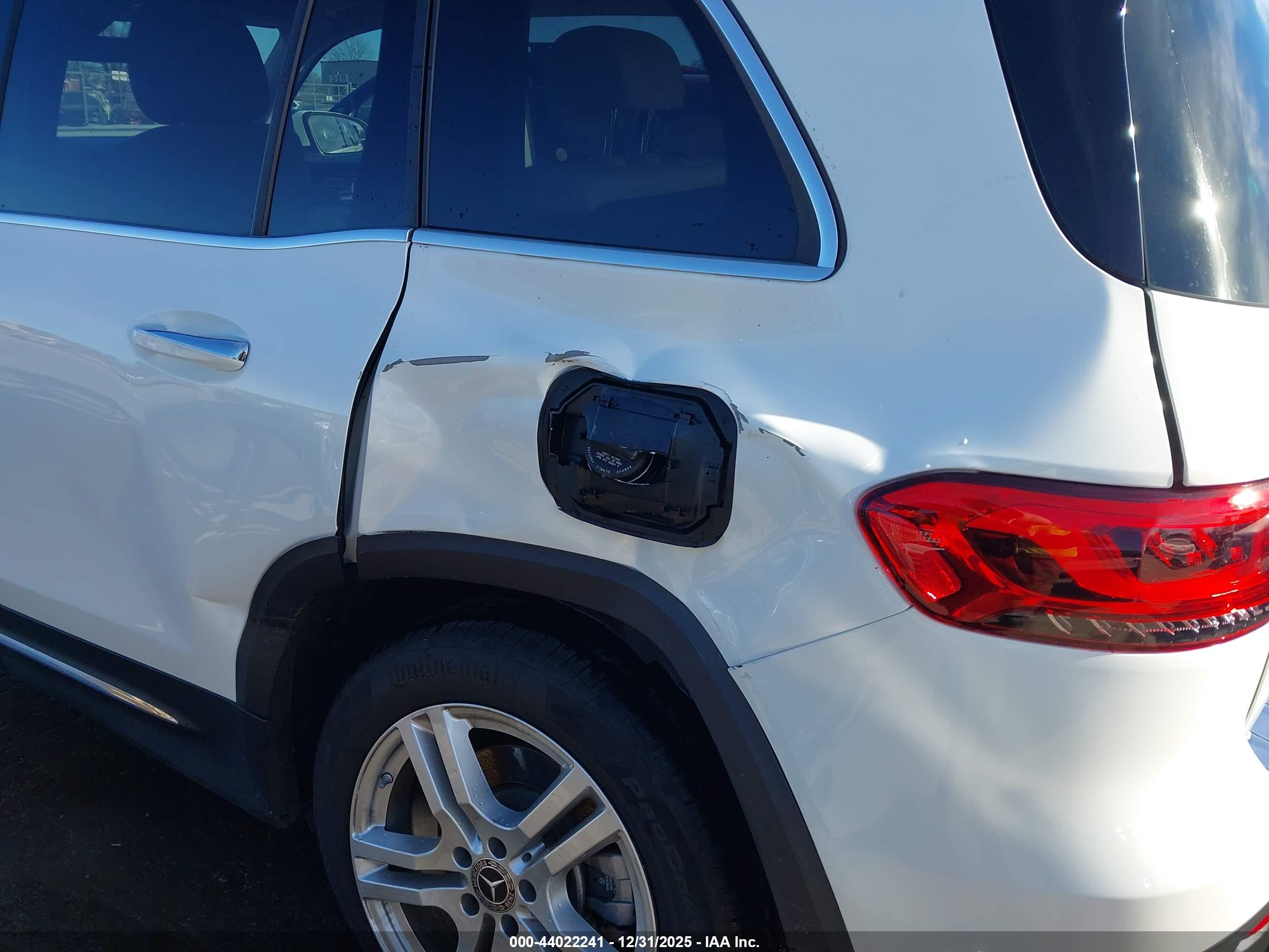 MERCEDES-BENZ GLB image 6