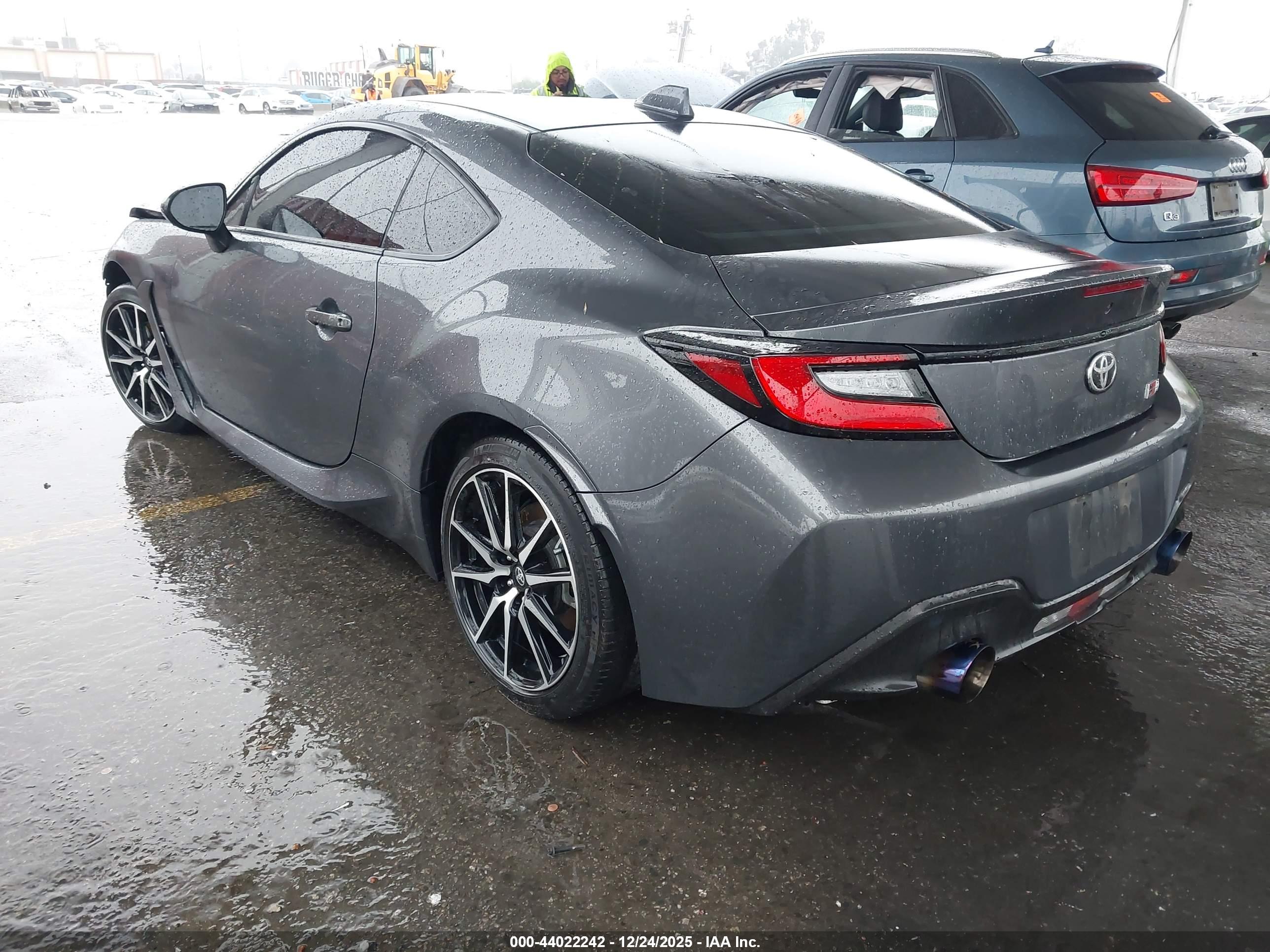 TOYOTA GR86 image 3