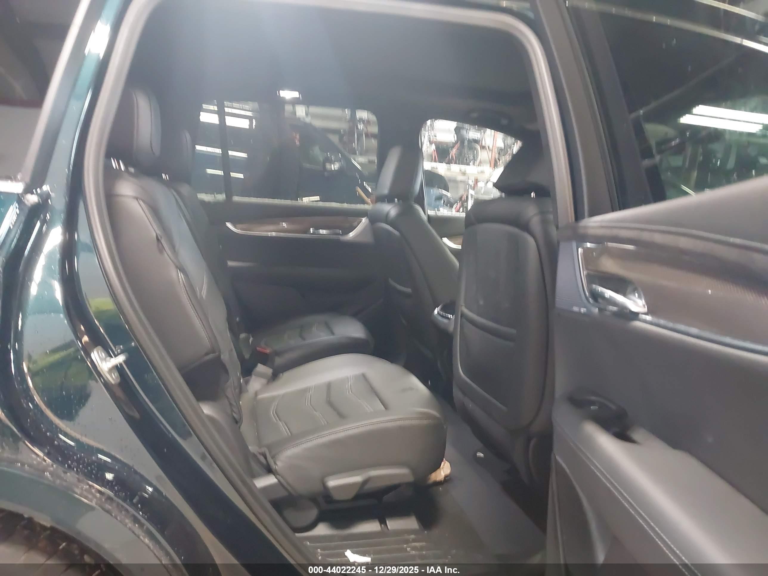 CADILLAC XT6 image 8