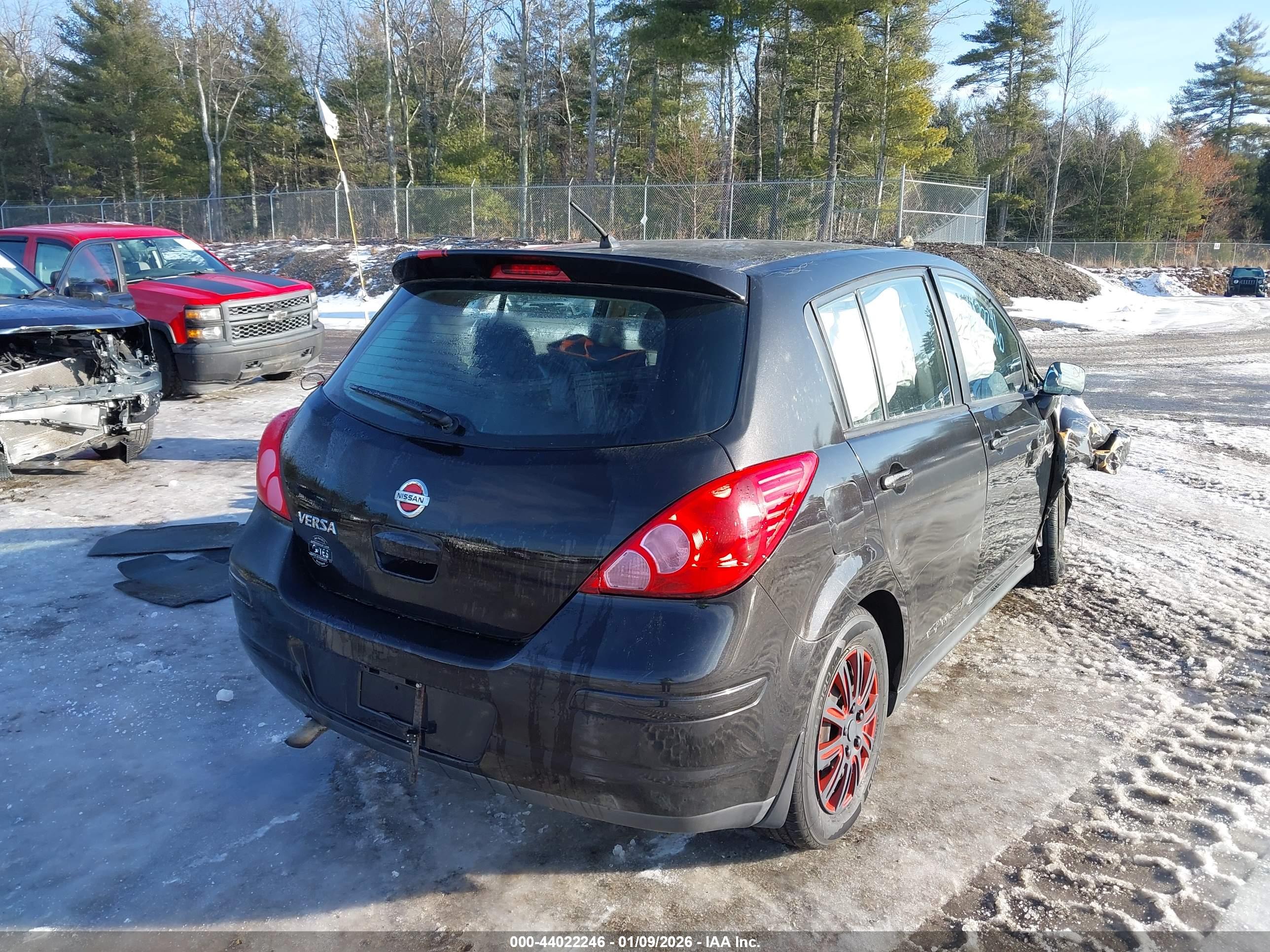 NISSAN VERSA image 4