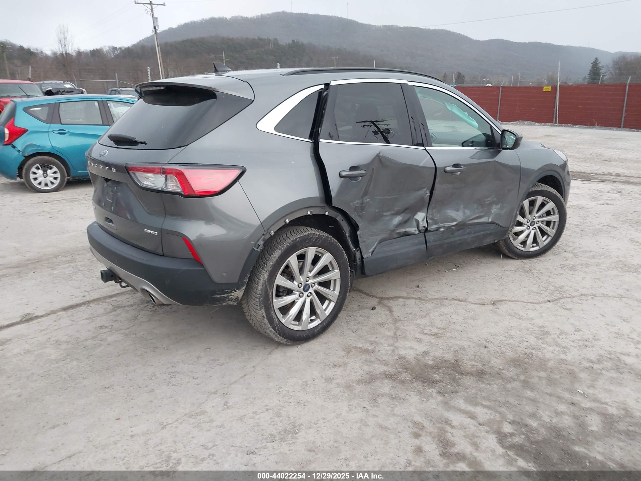 FORD ESCAPE image 4