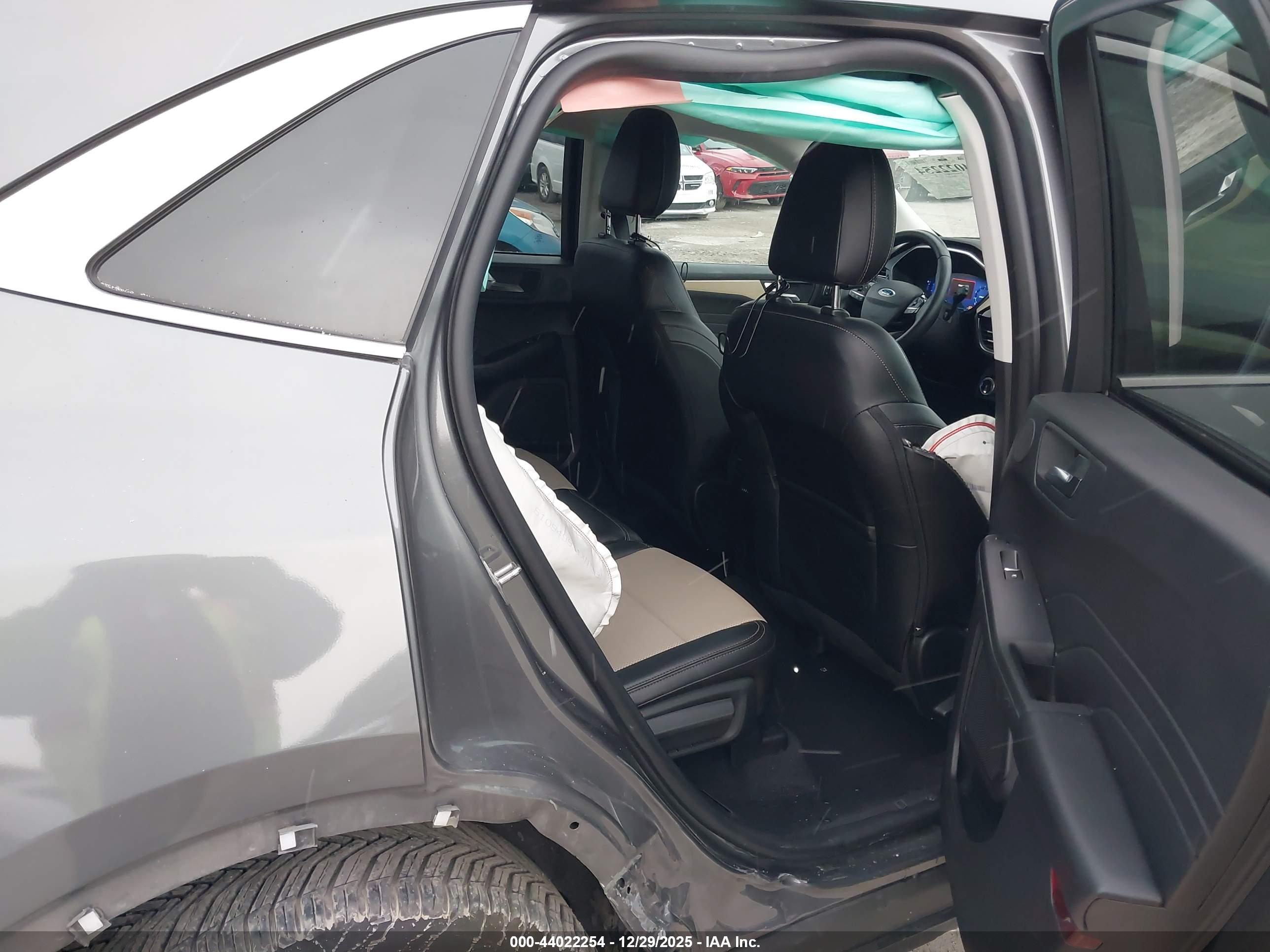 FORD ESCAPE image 8