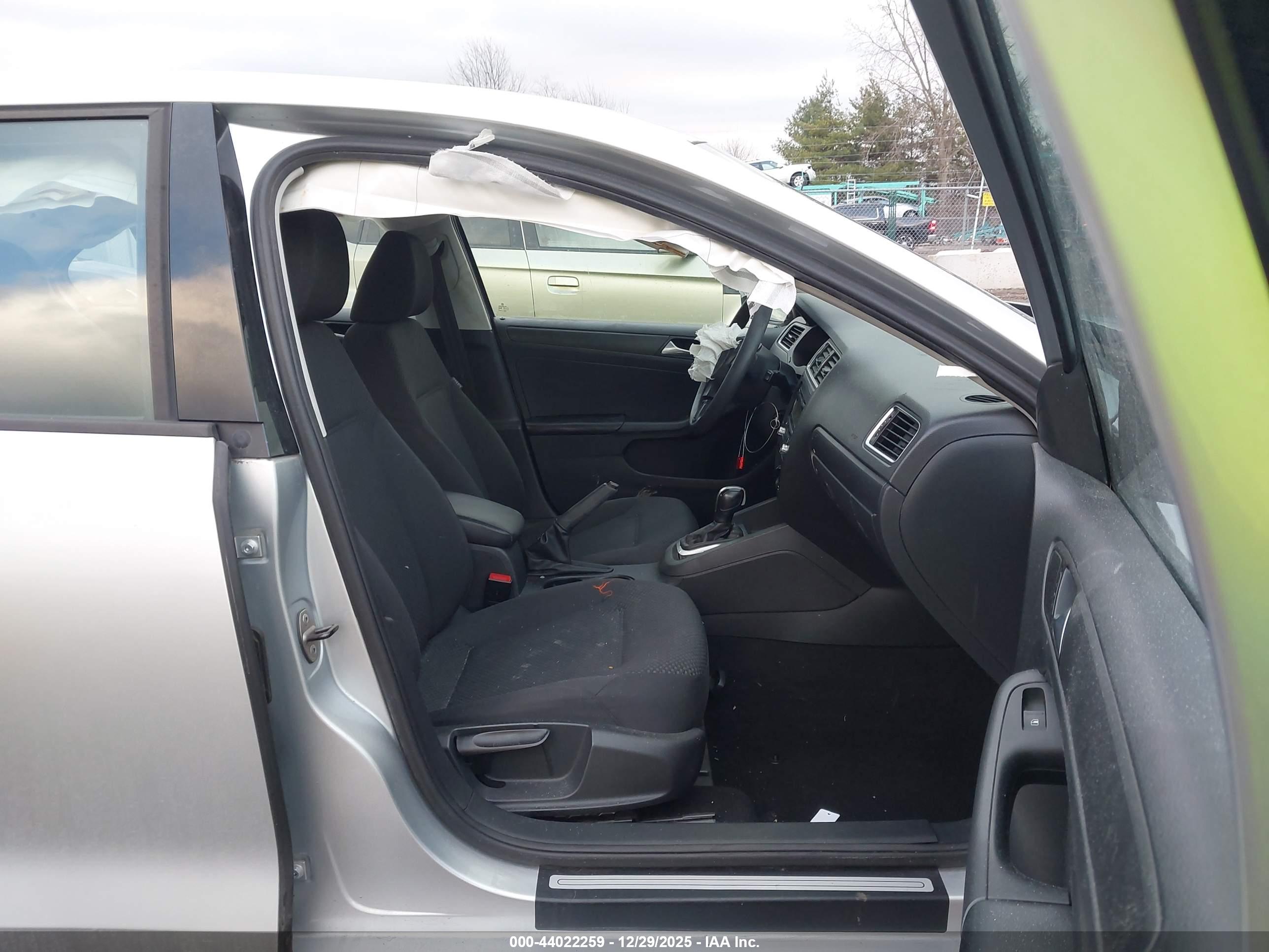 VOLKSWAGEN JETTA image 5