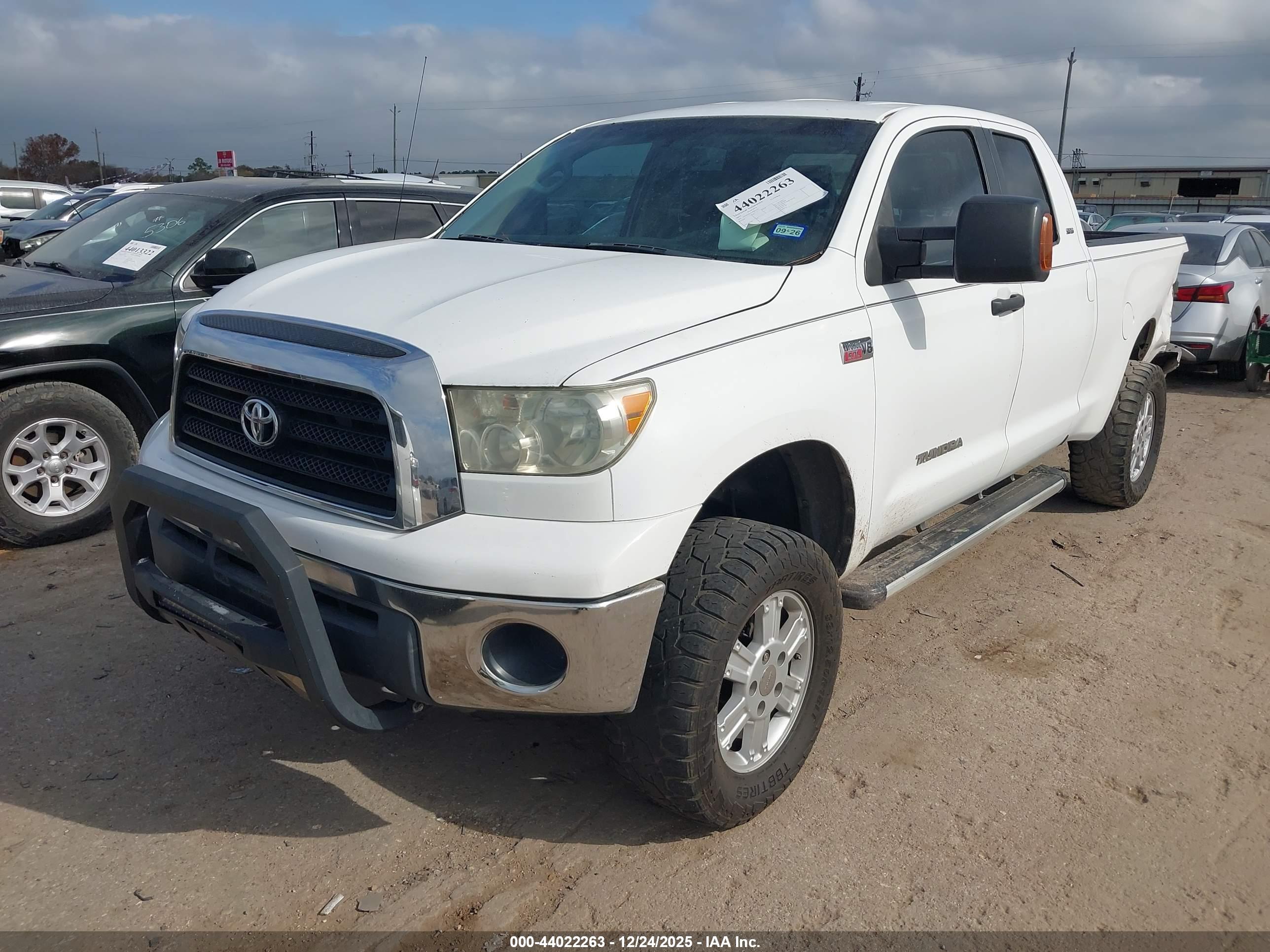 TOYOTA TUNDRA image 2