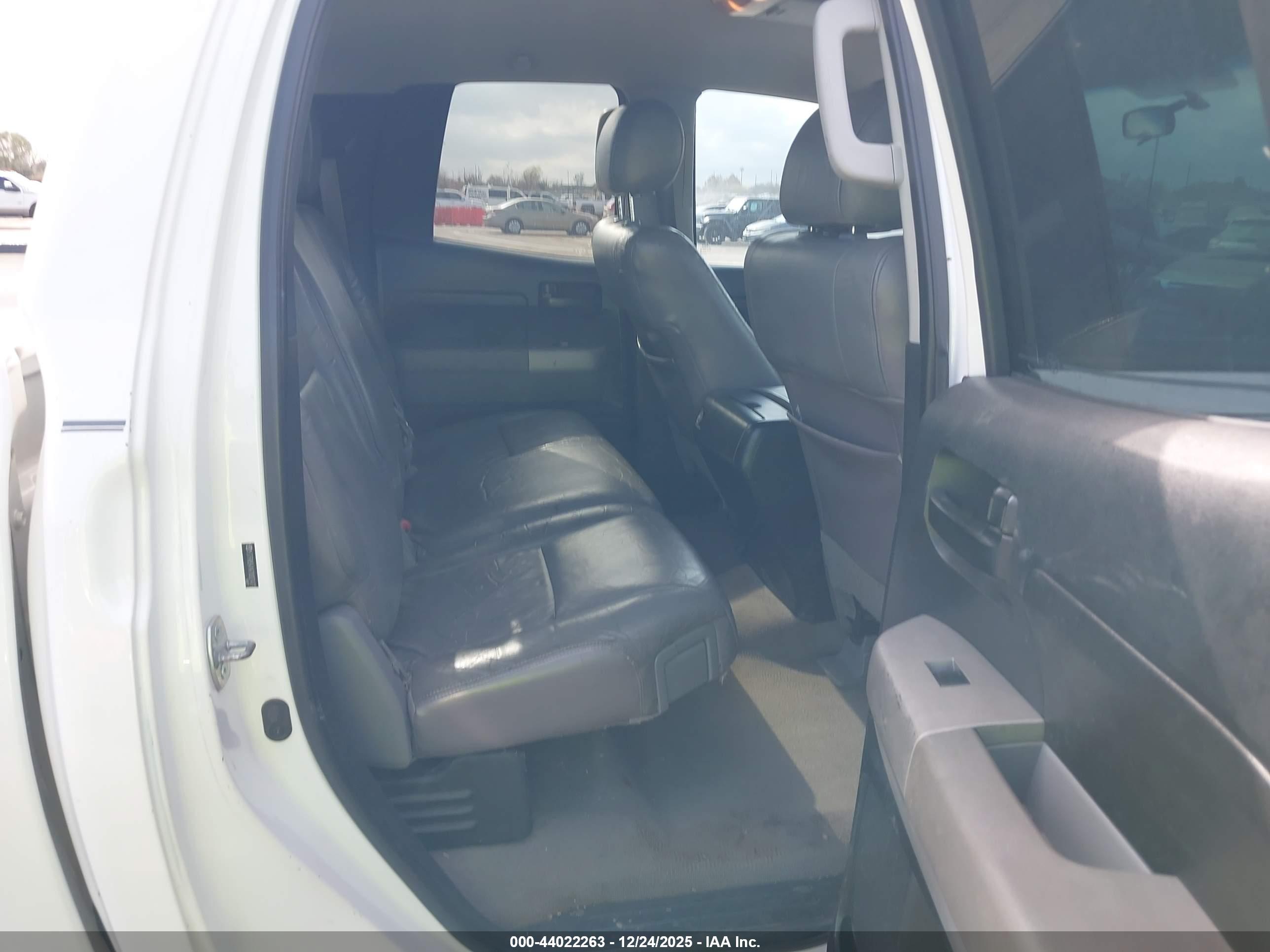TOYOTA TUNDRA image 8