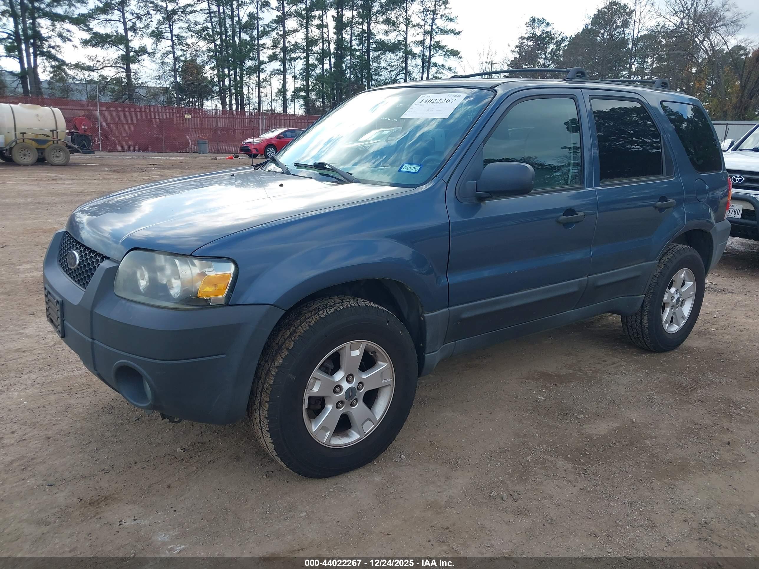FORD ESCAPE image 2