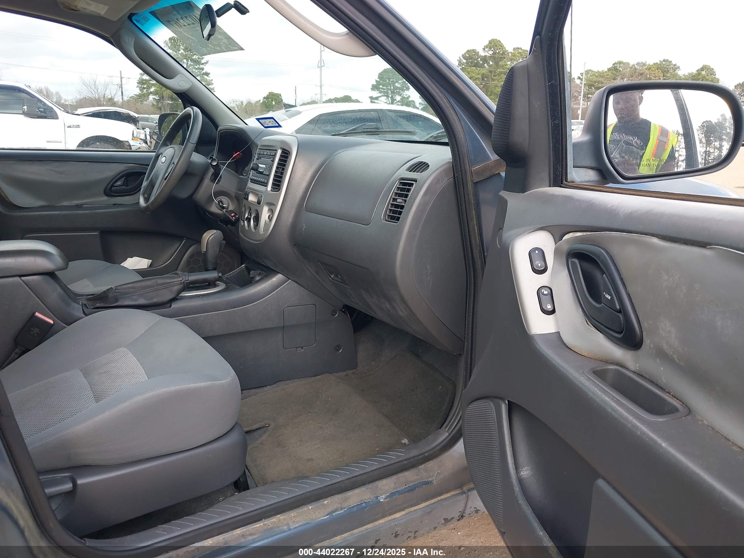 FORD ESCAPE image 5