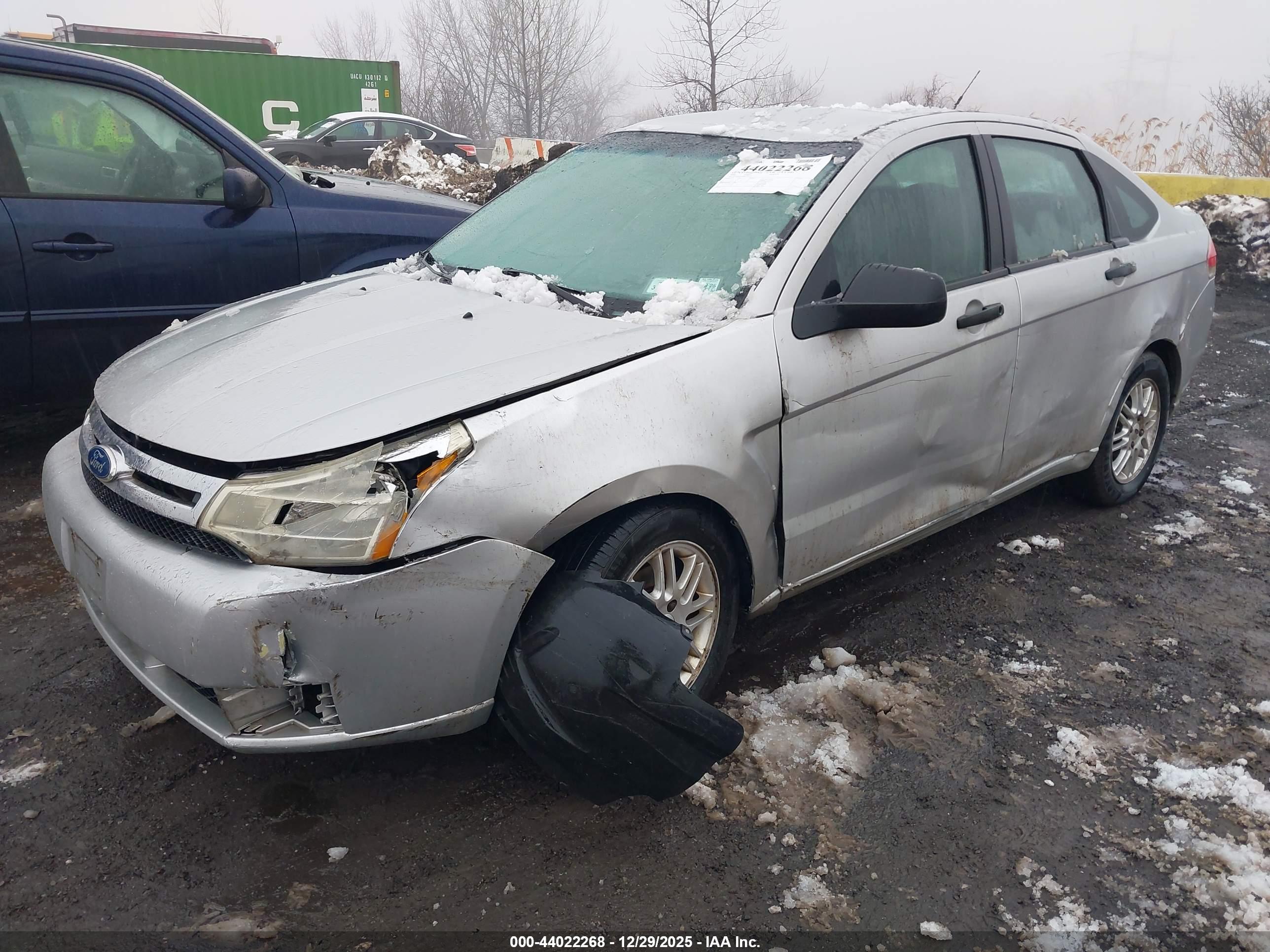 FORD FOCUS image 2