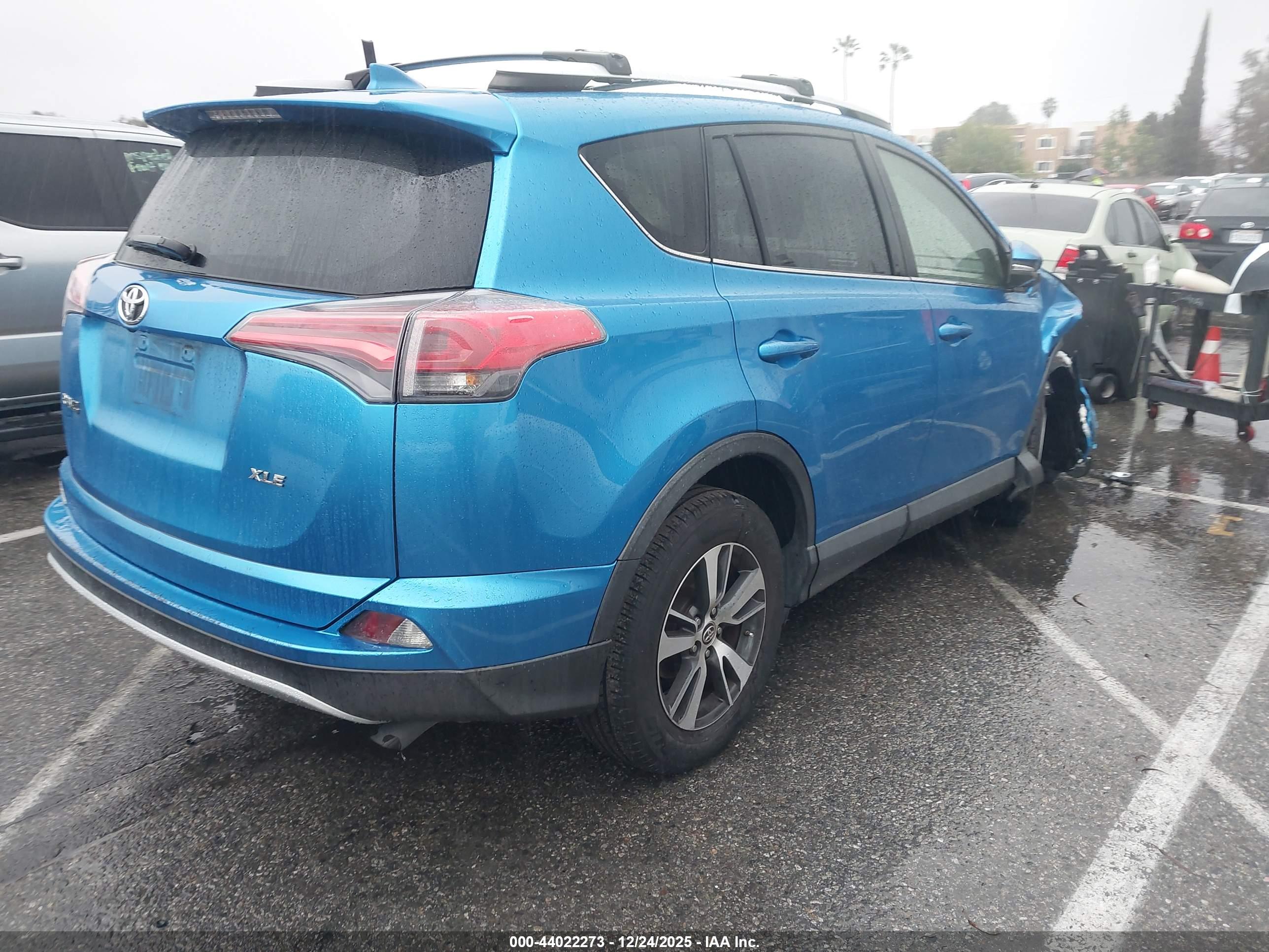 TOYOTA RAV4 image 4
