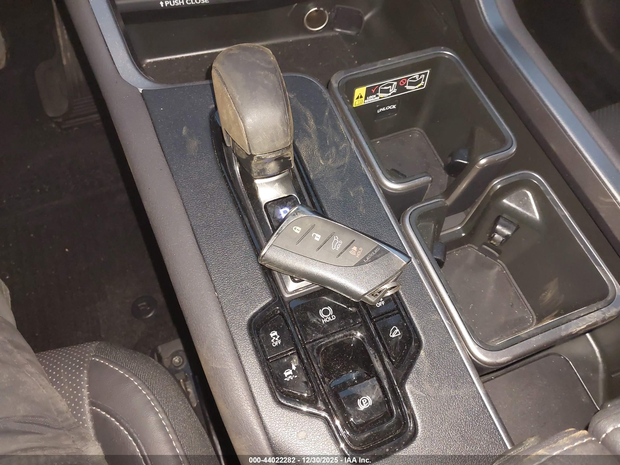LEXUS TX image 11