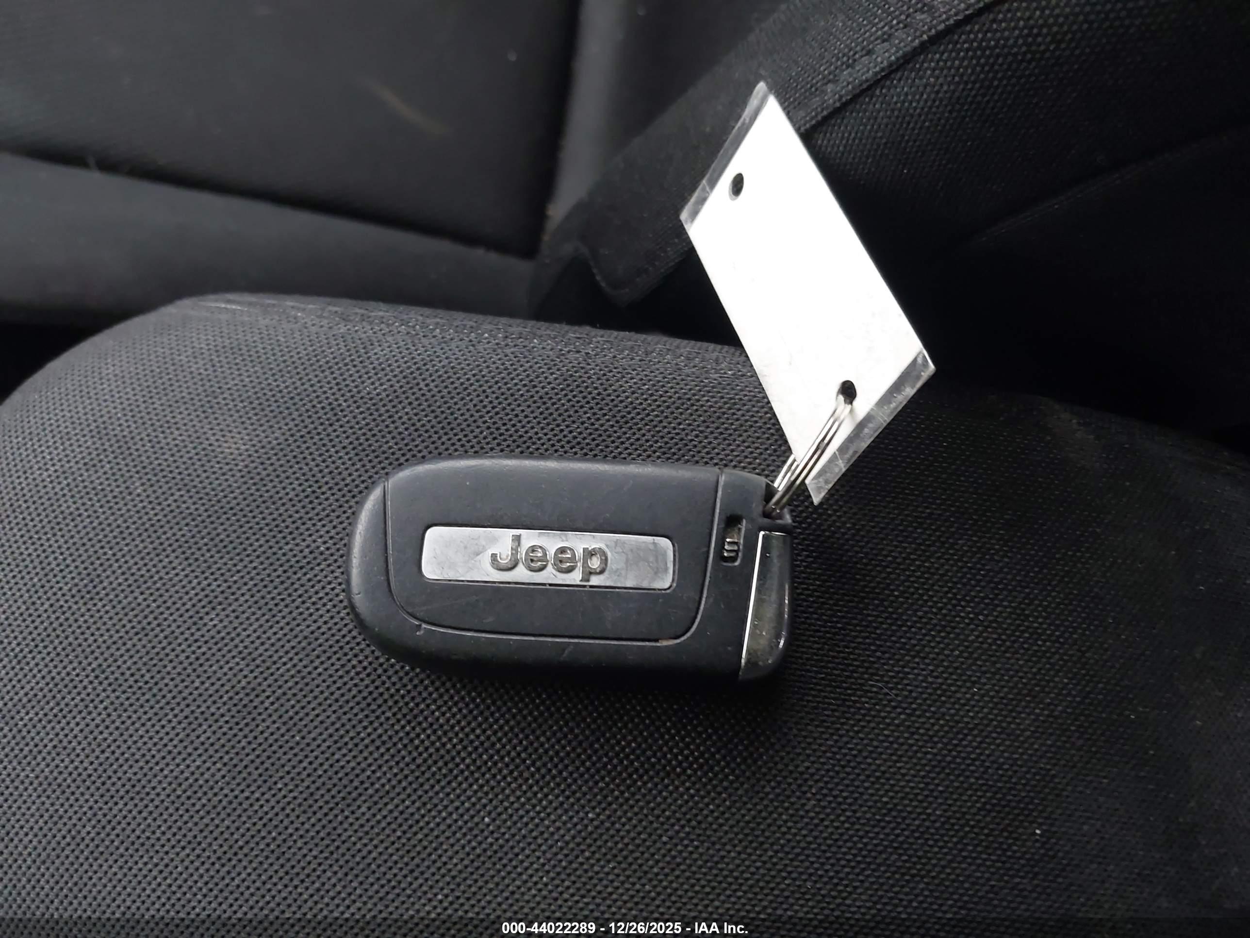 JEEP RENEGADE image 11
