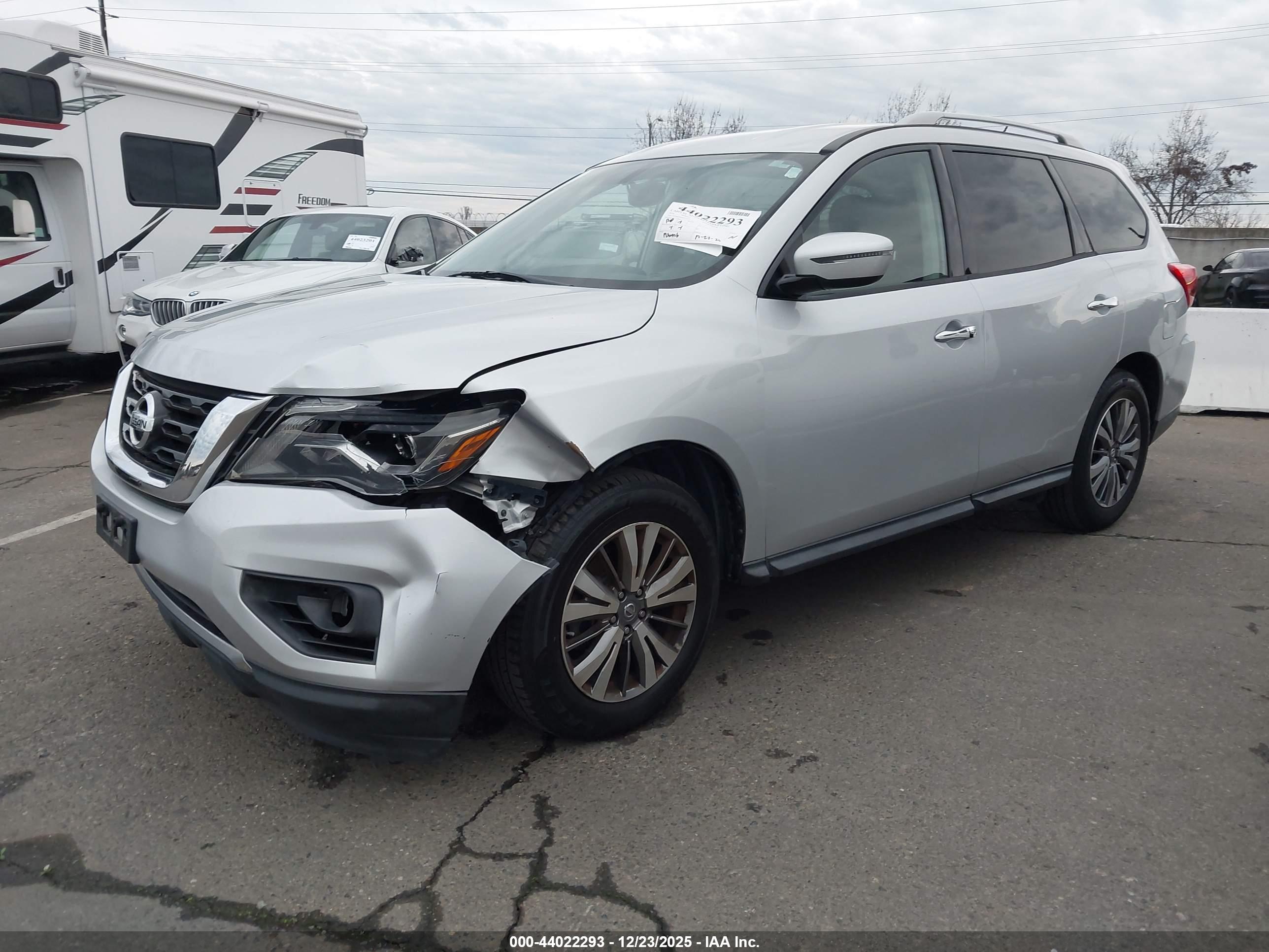 NISSAN PATHFINDER image 2
