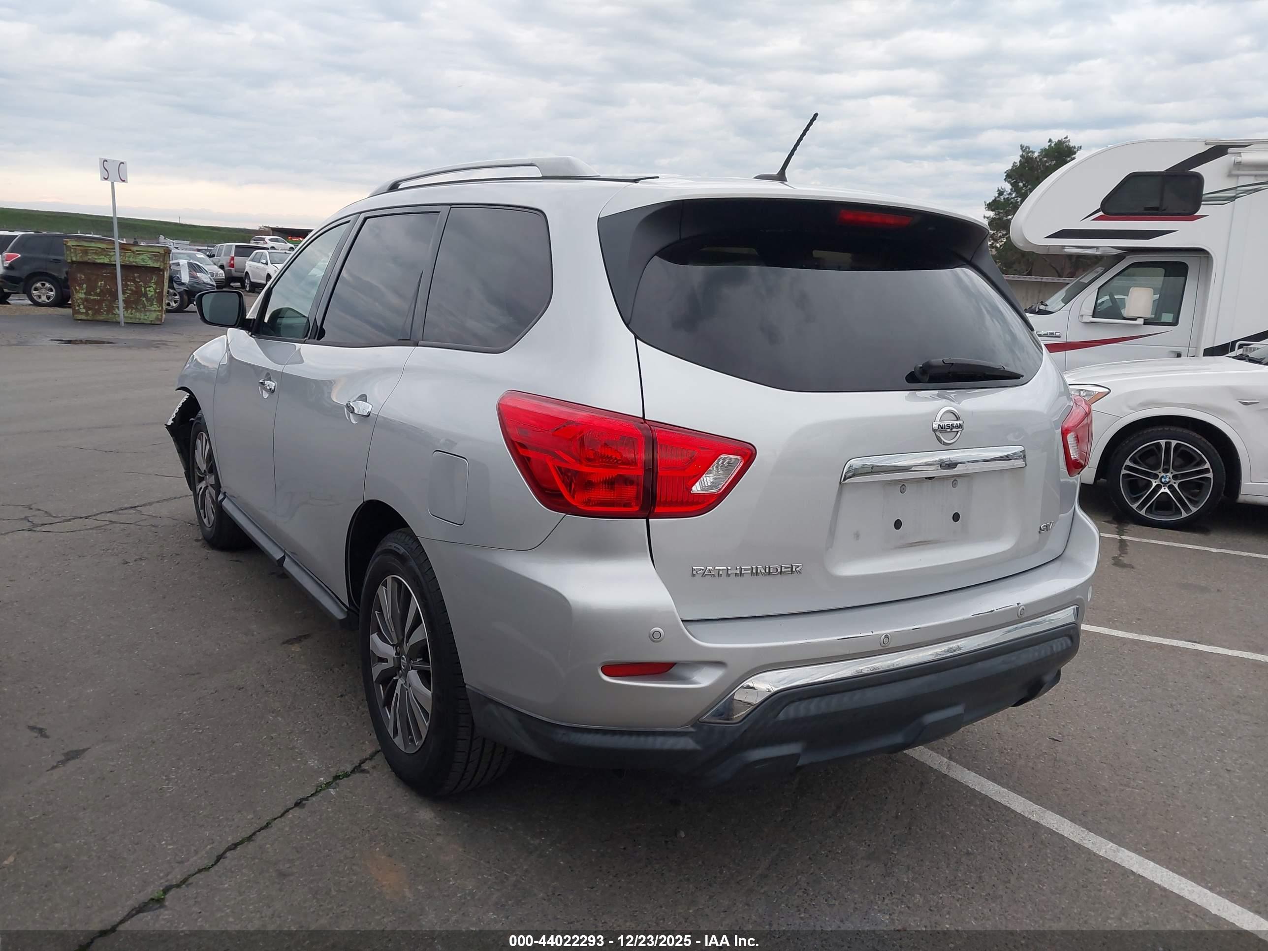 NISSAN PATHFINDER image 3