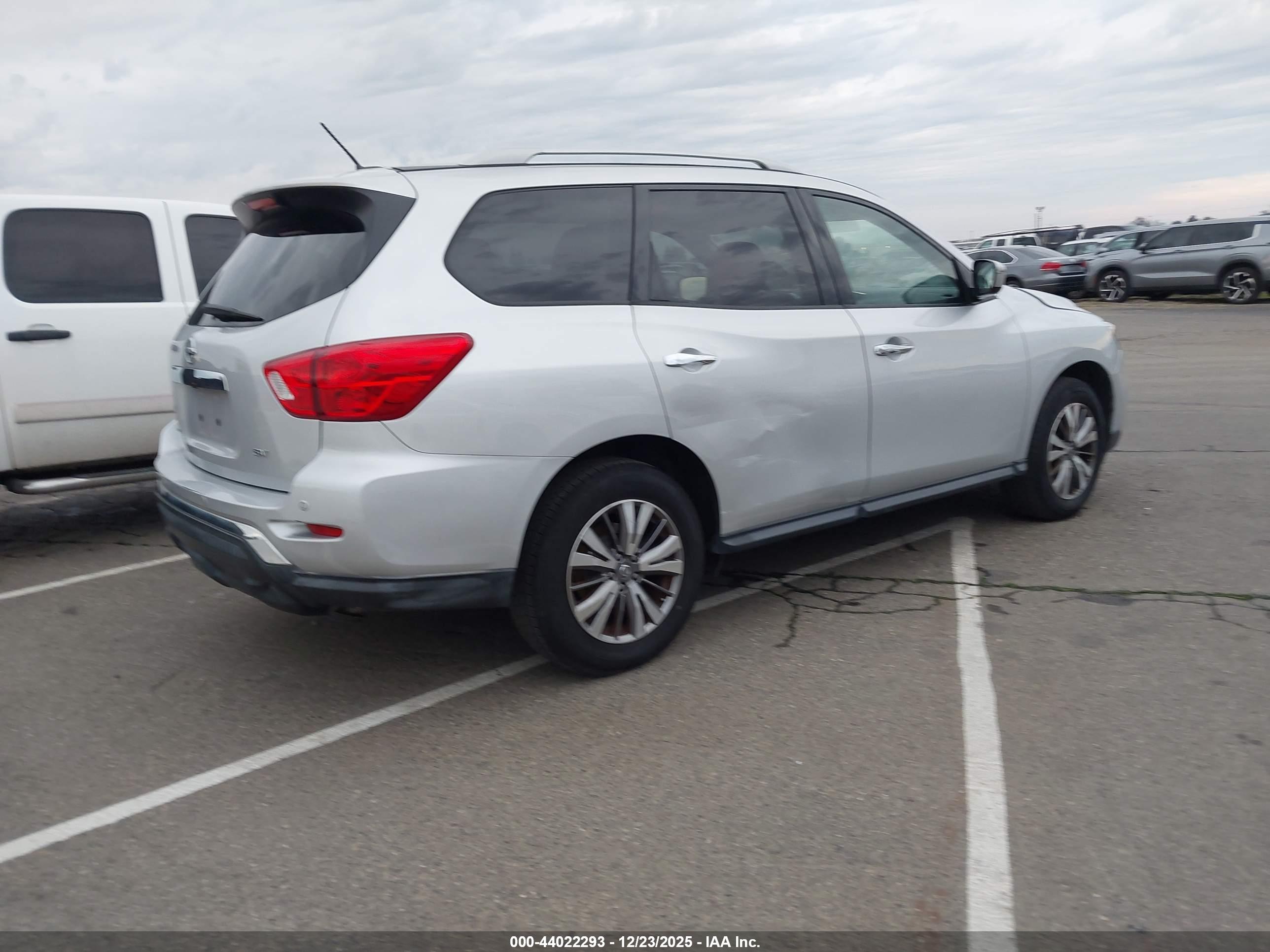 NISSAN PATHFINDER image 4