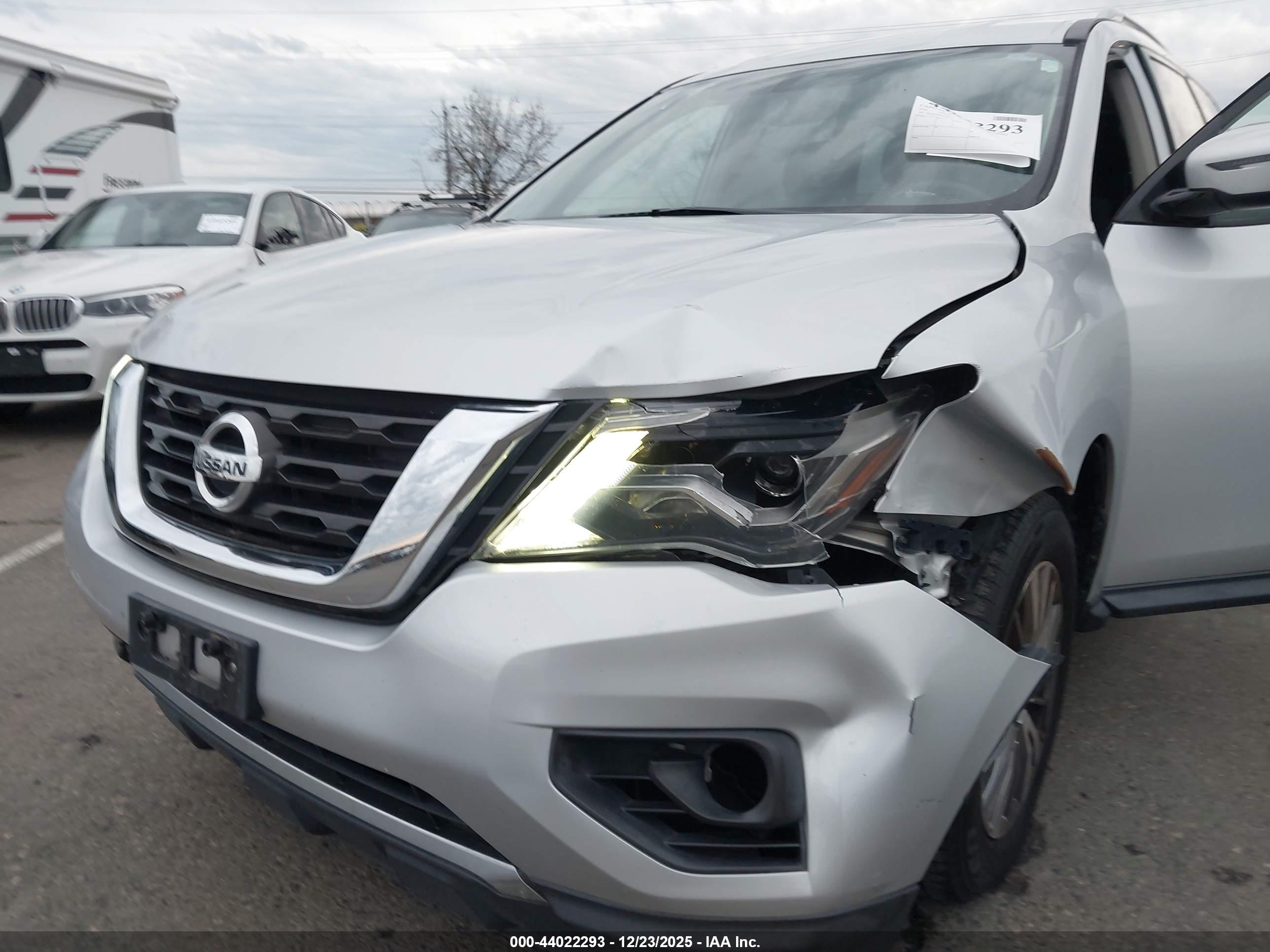 NISSAN PATHFINDER image 6
