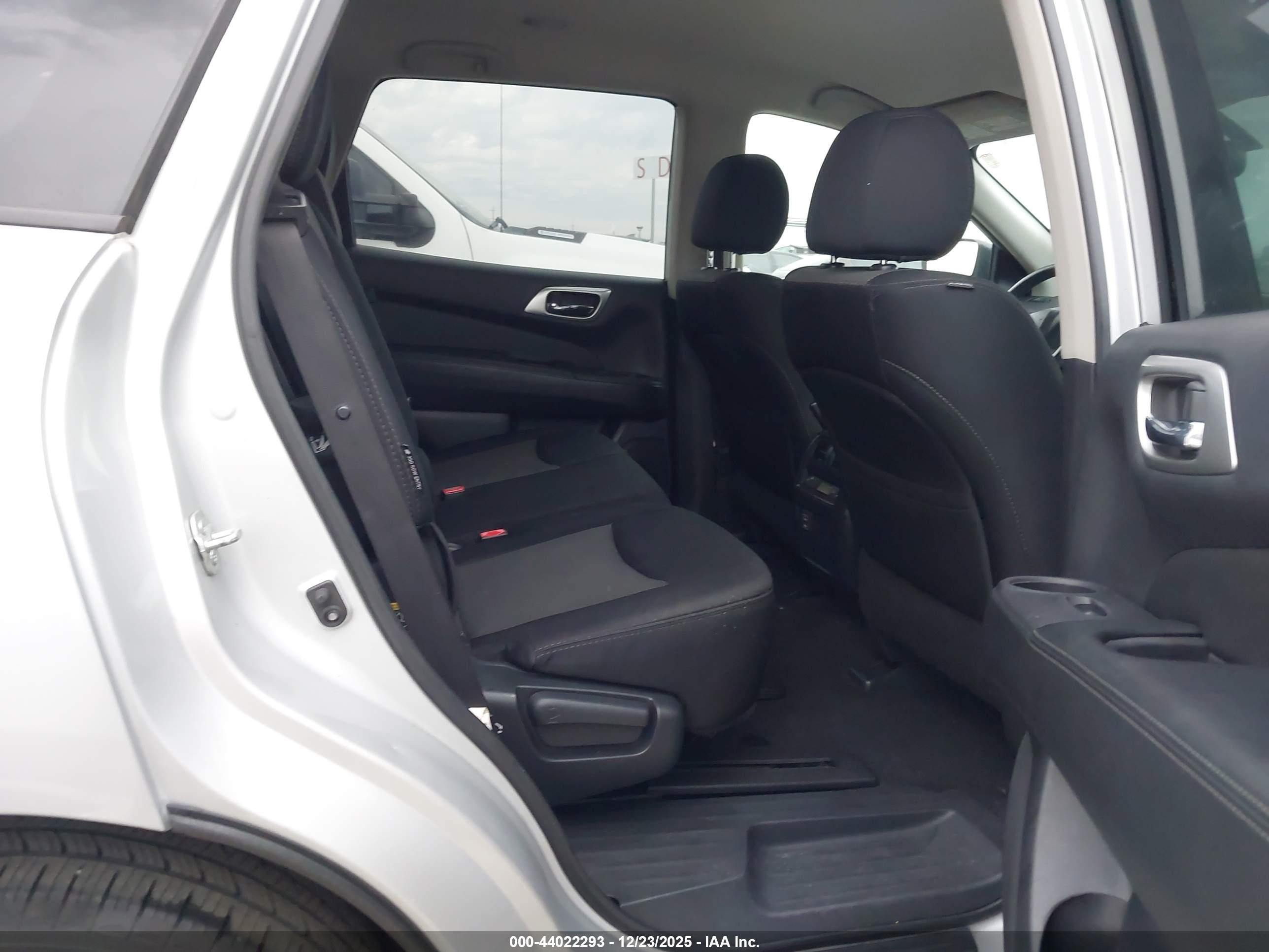 NISSAN PATHFINDER image 8