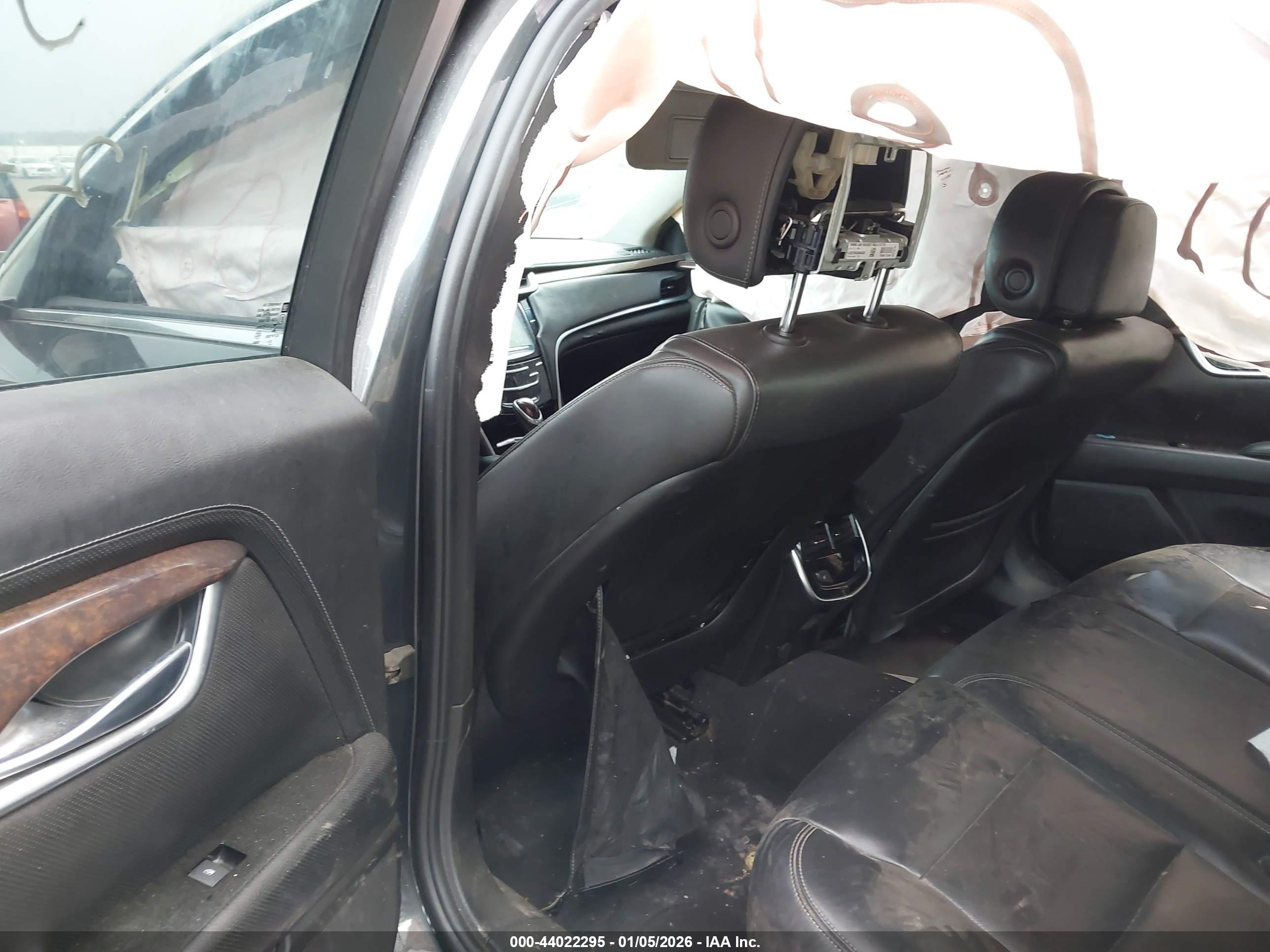 CADILLAC XTS image 8