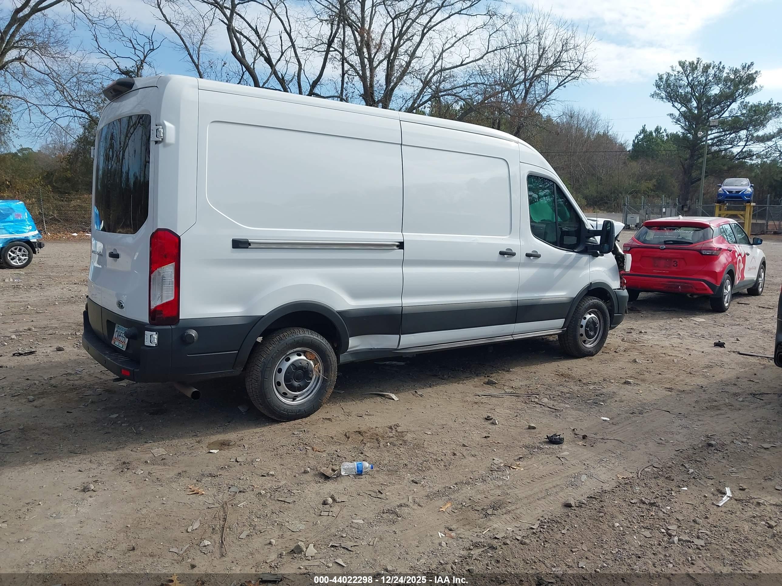 FORD TRANSIT-250 image 4
