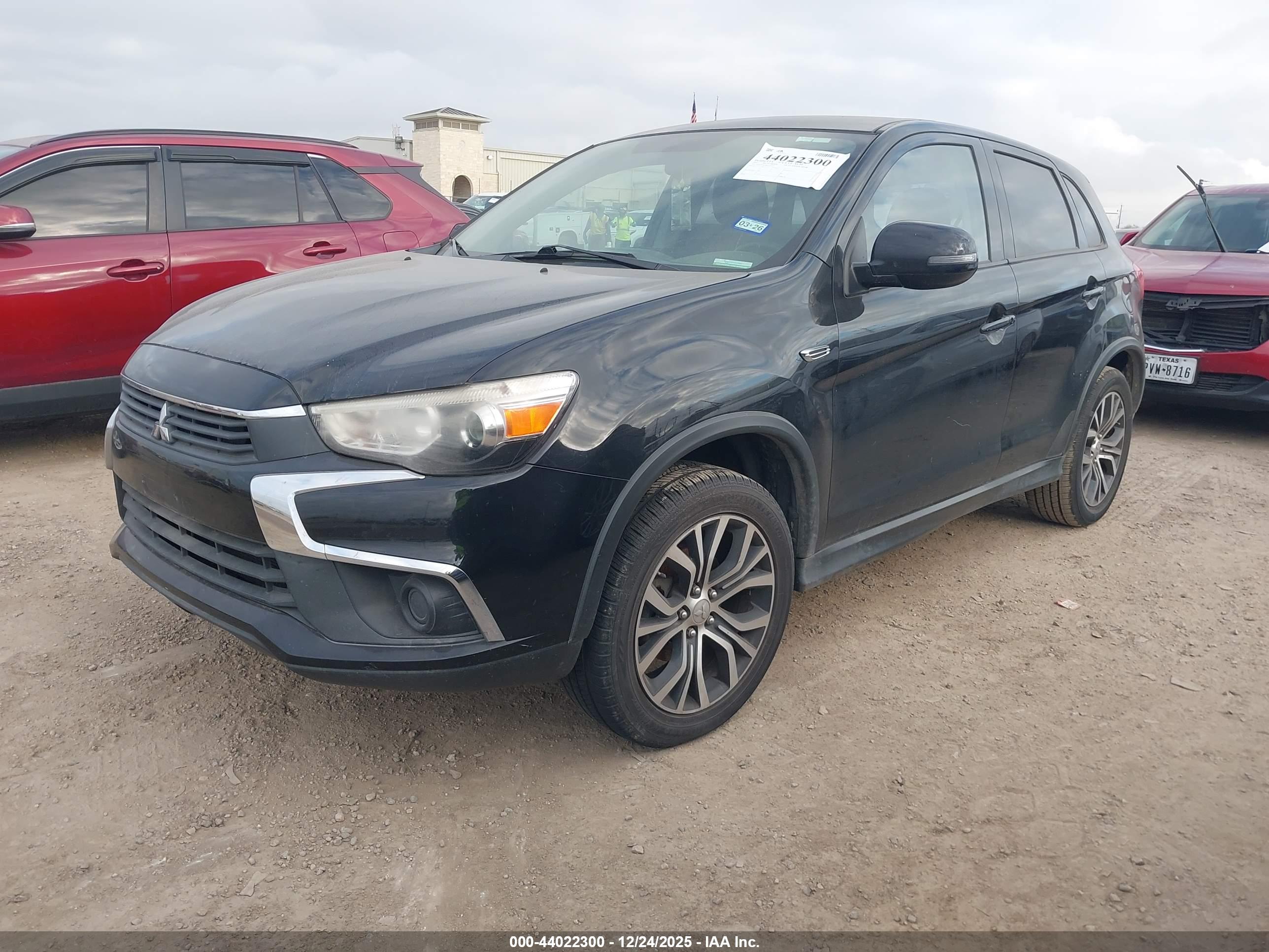 MITSUBISHI OUTLANDER image 2