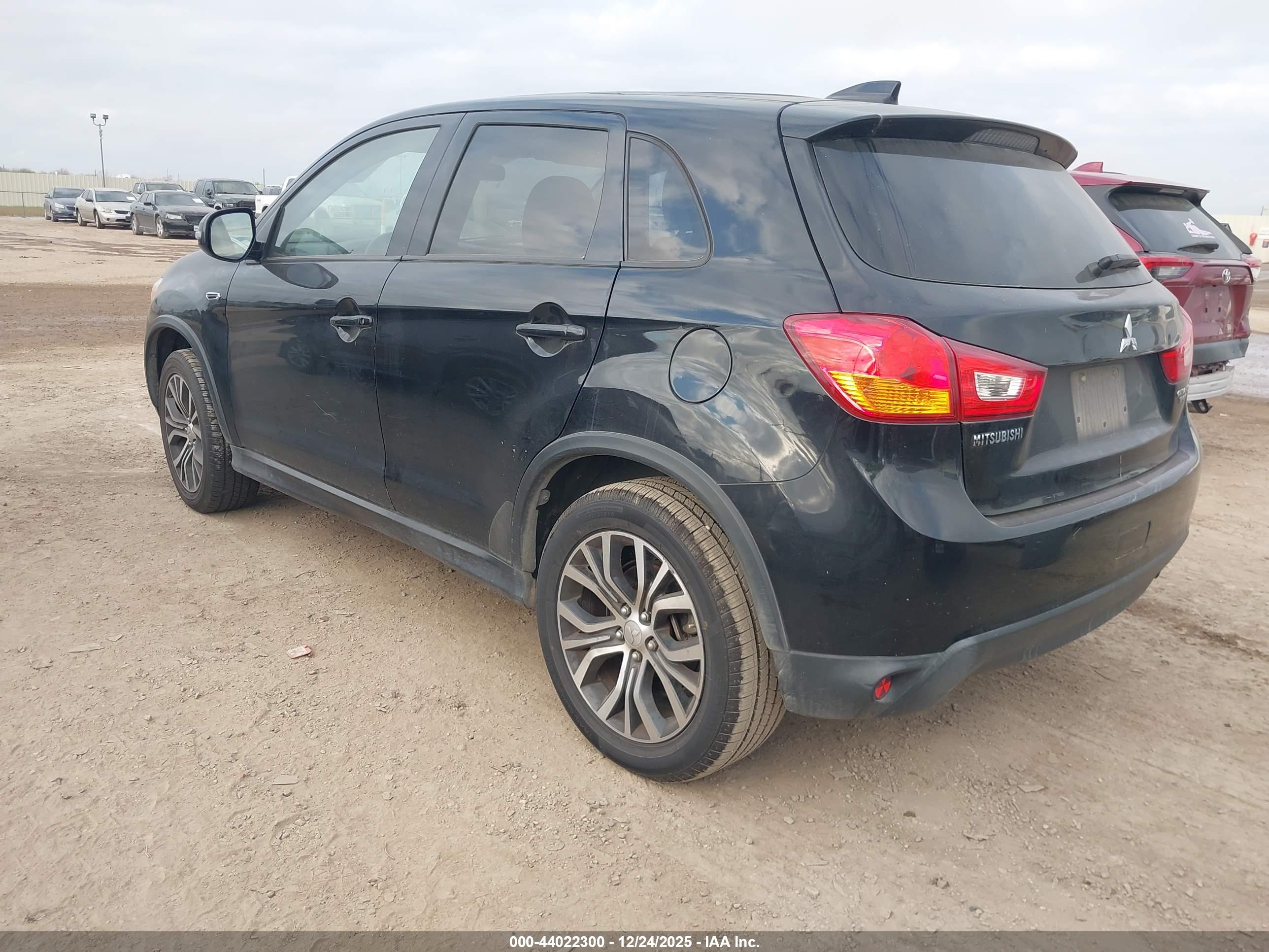 MITSUBISHI OUTLANDER image 3