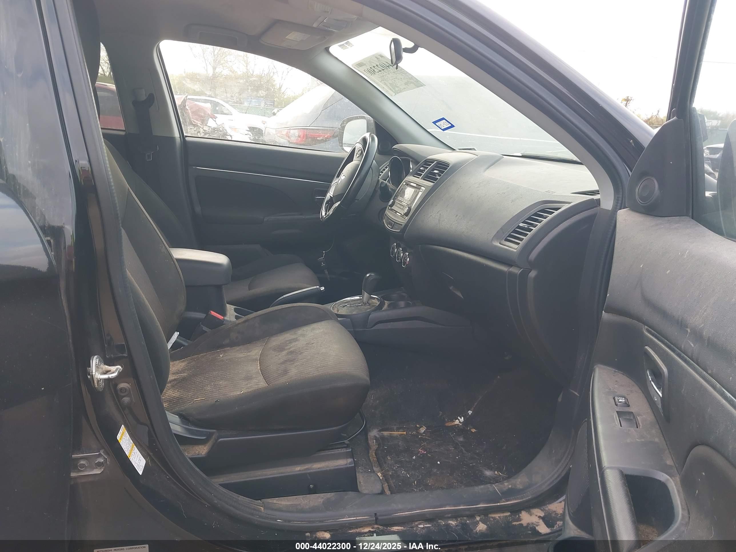 MITSUBISHI OUTLANDER image 5