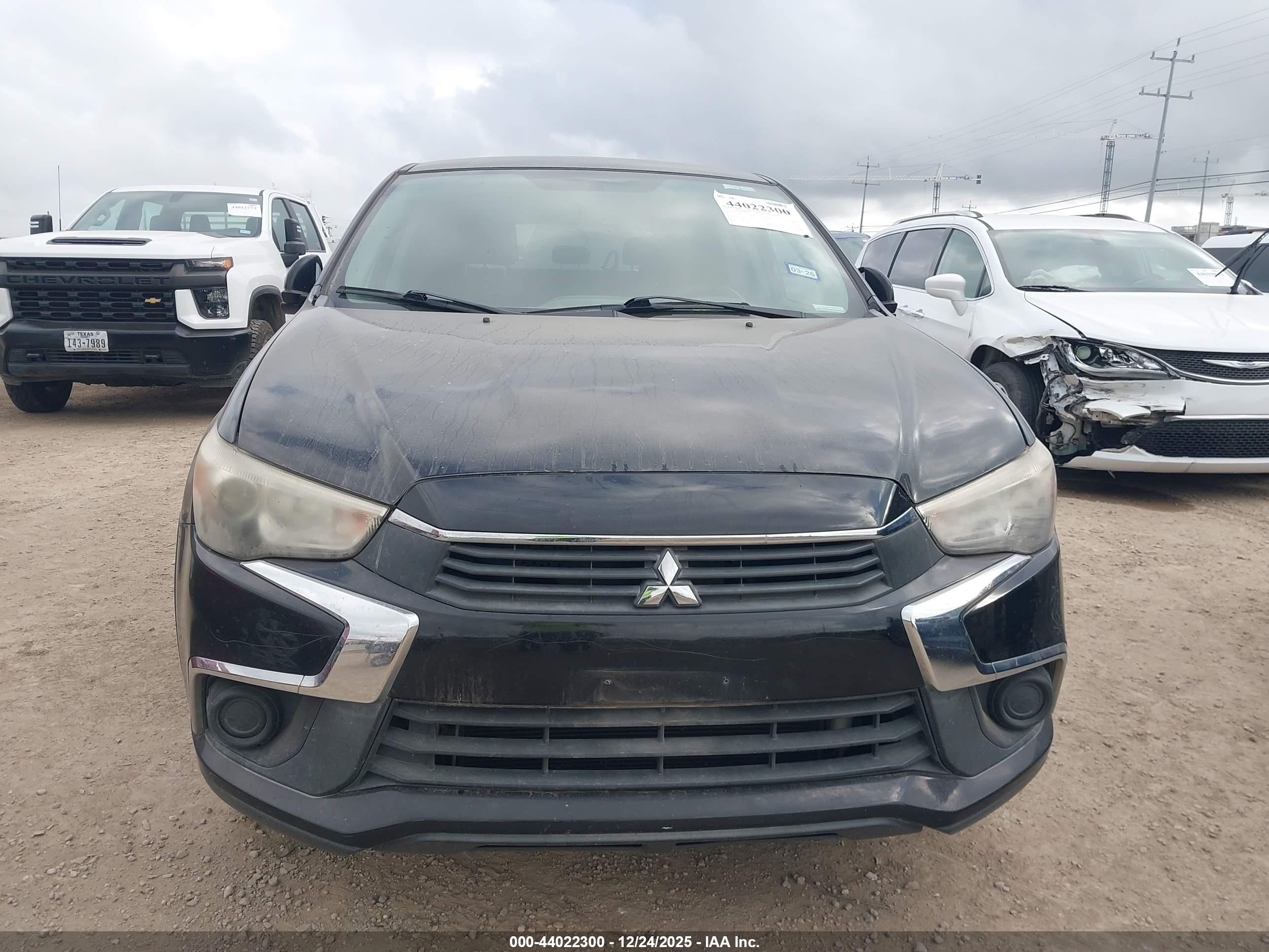 MITSUBISHI OUTLANDER image 6