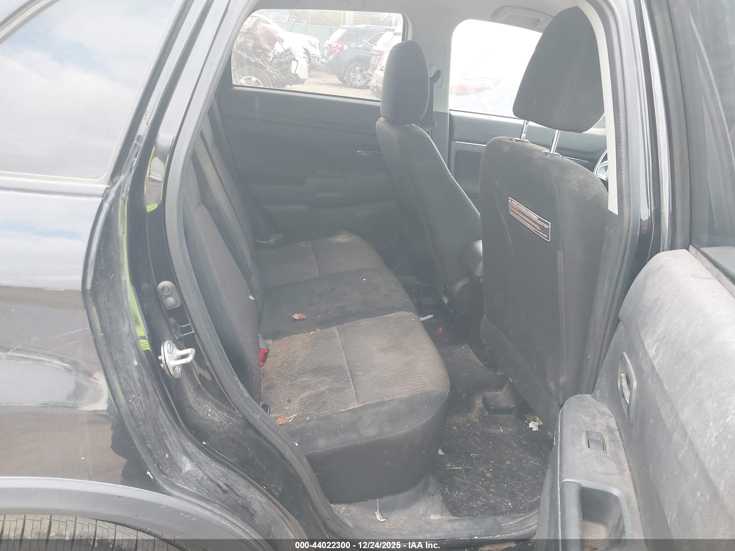 MITSUBISHI OUTLANDER image 8