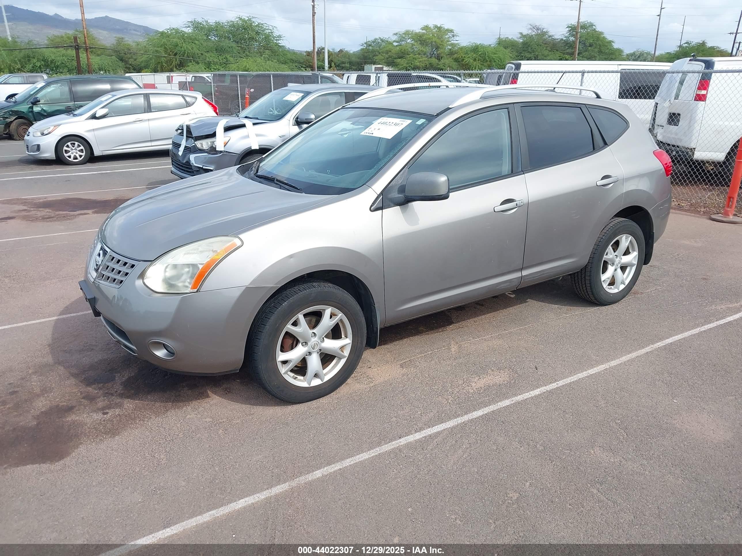 NISSAN ROGUE image 2