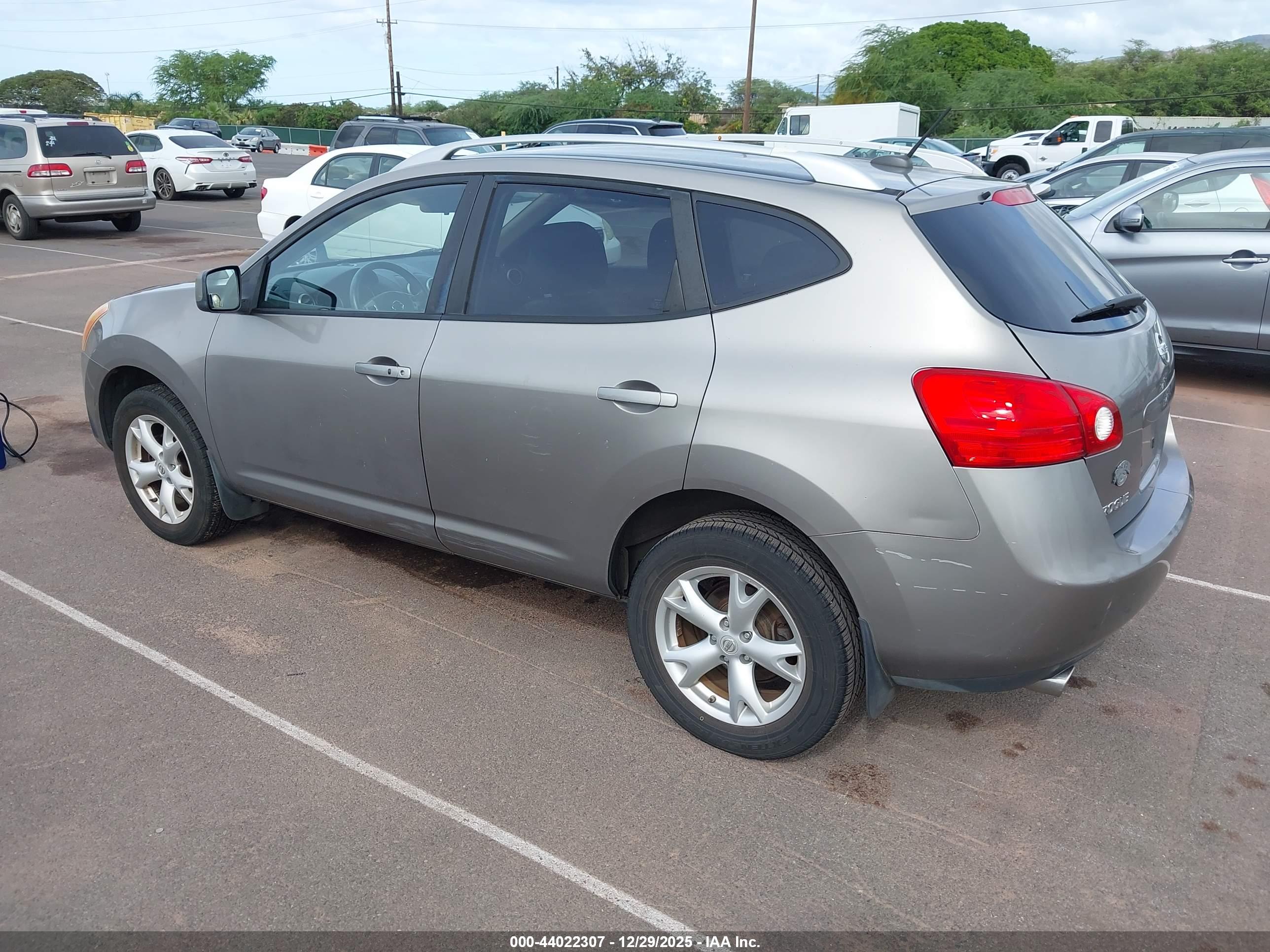NISSAN ROGUE image 3