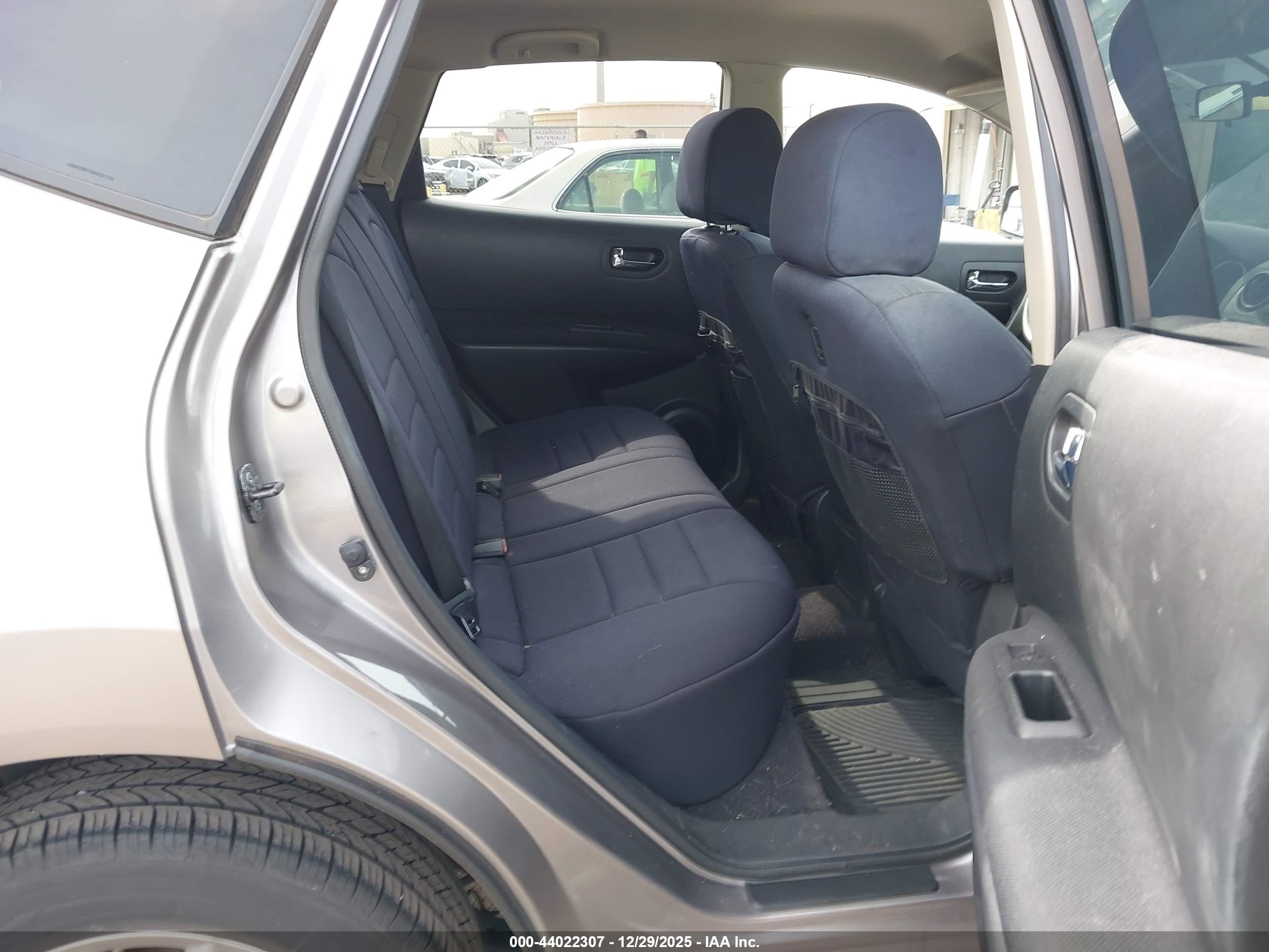 NISSAN ROGUE image 8