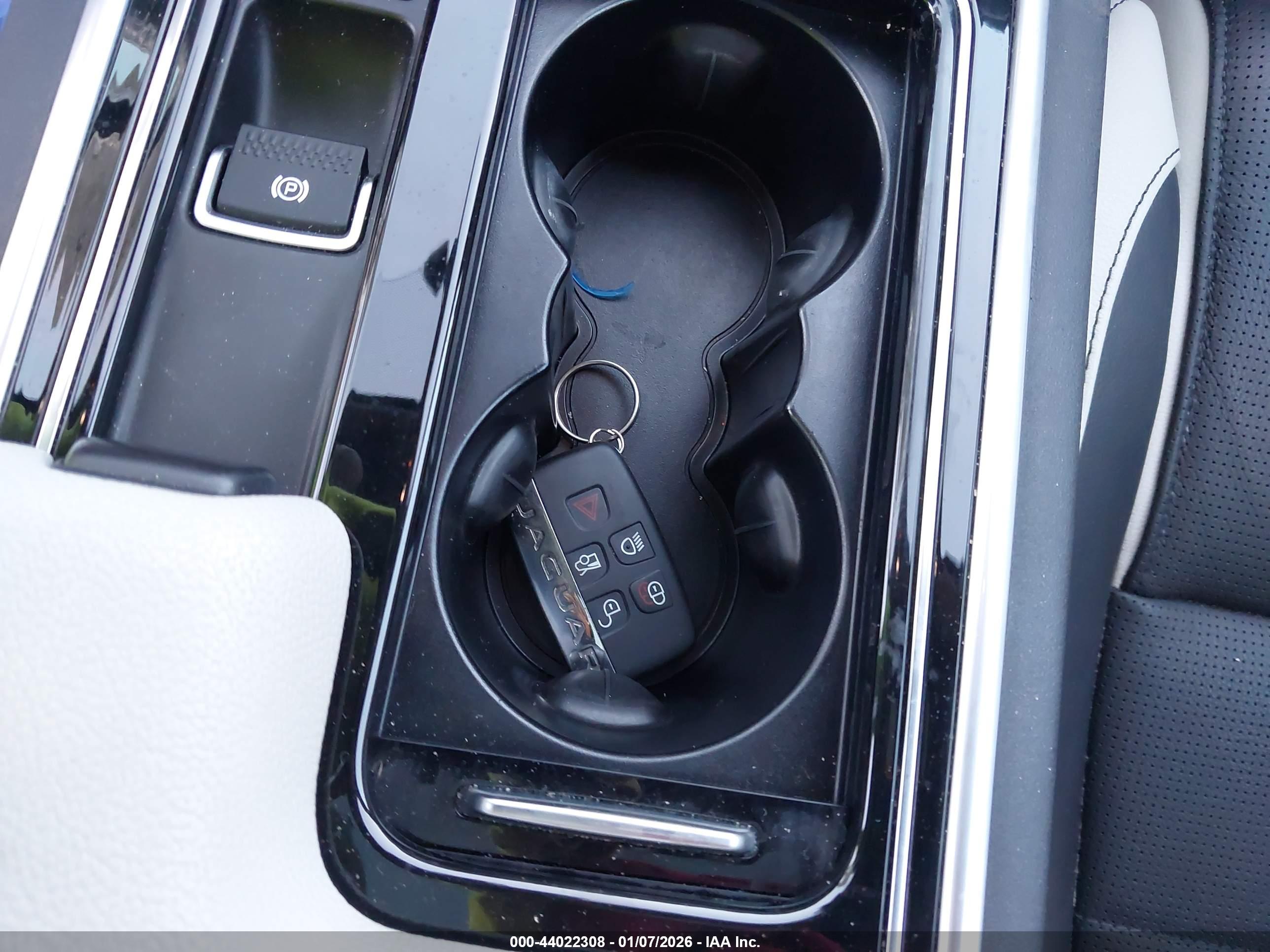 JAGUAR XF image 11