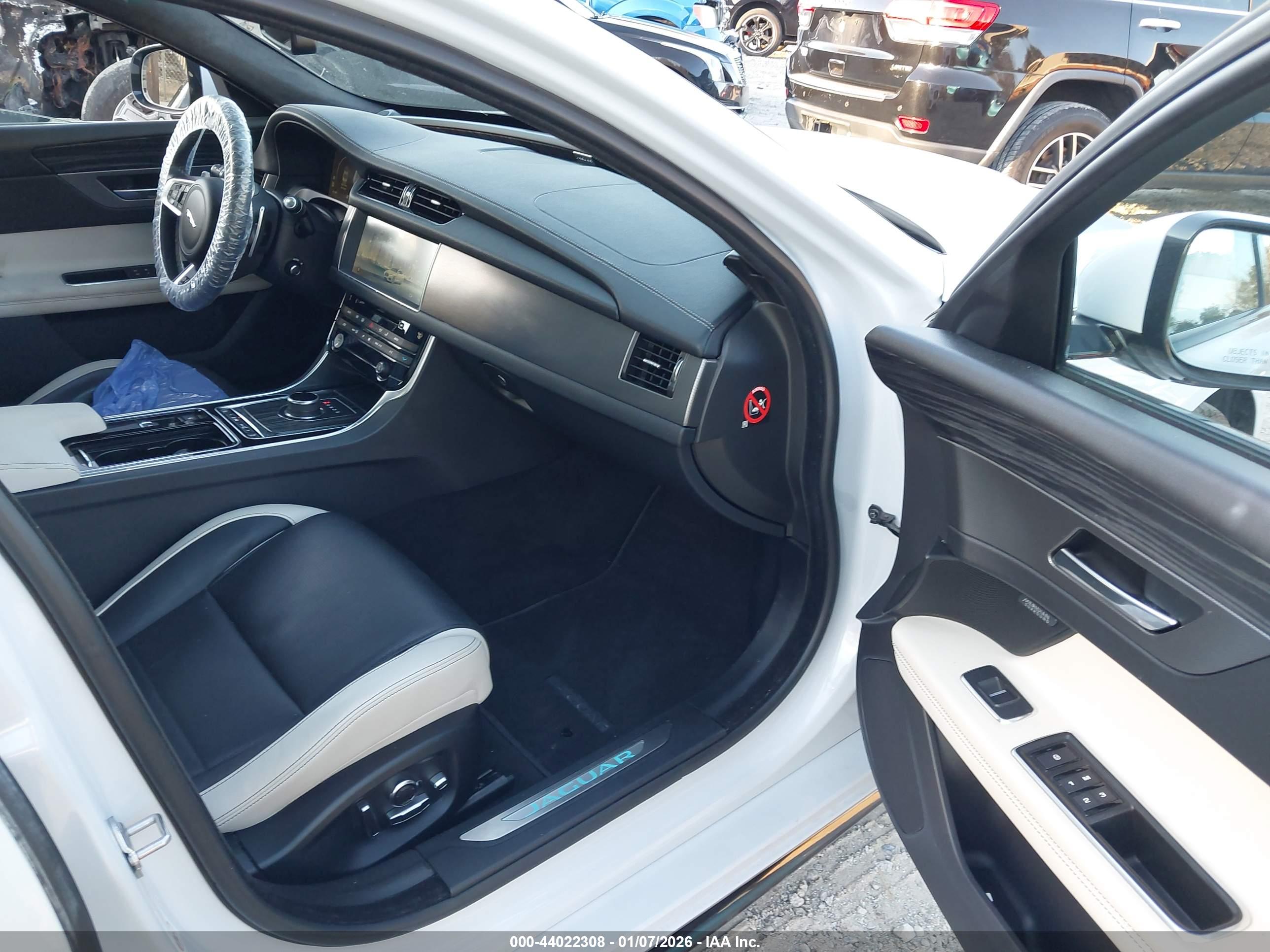 JAGUAR XF image 5