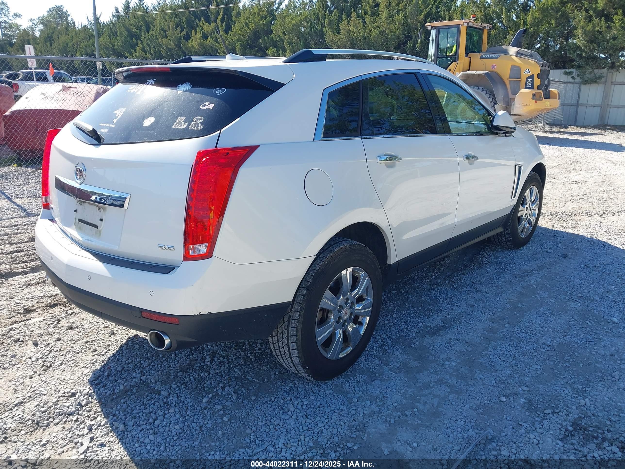 CADILLAC SRX image 4